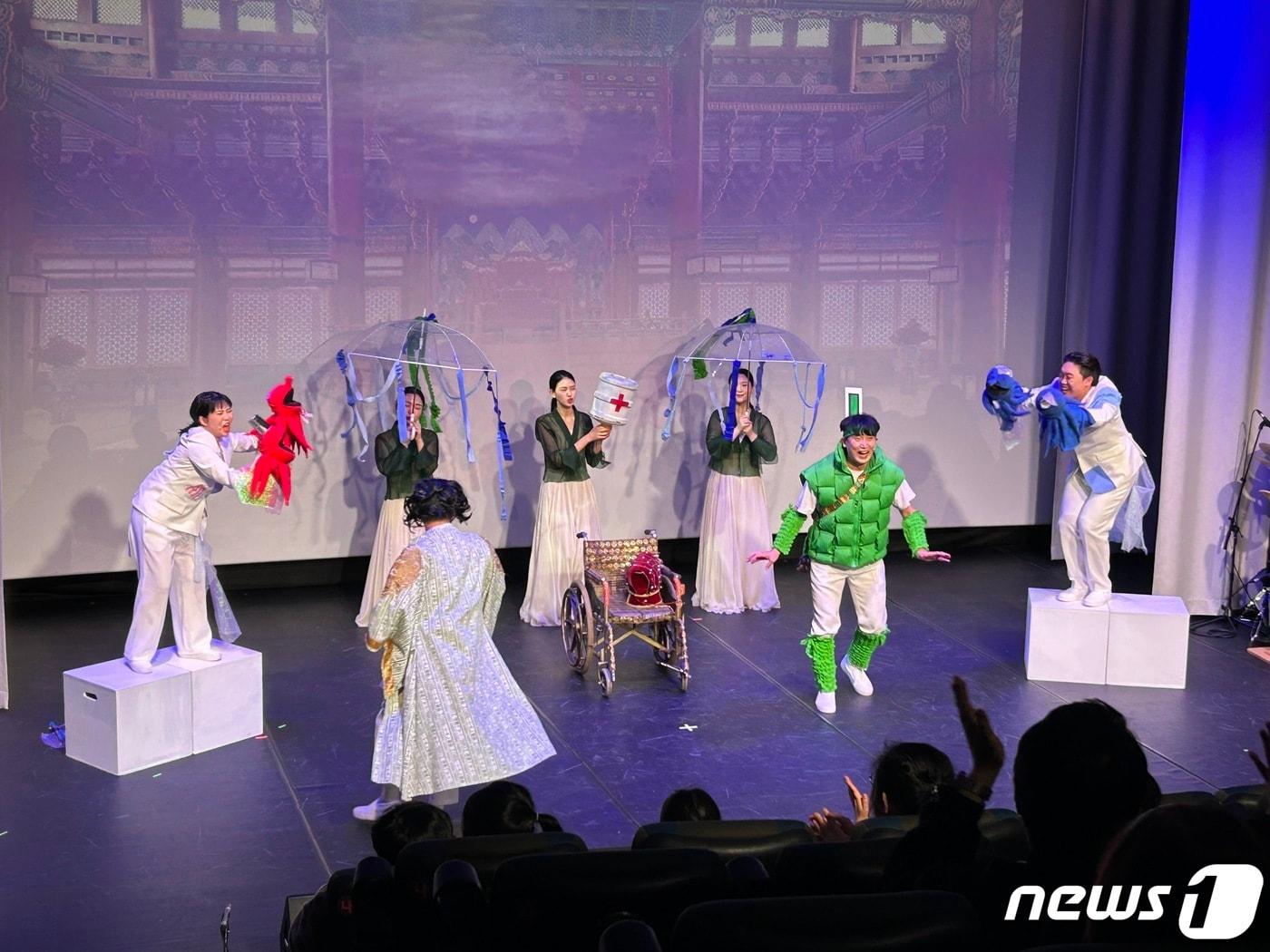 본문 이미지 - 광주 상설공연 자료 사진. 신마당극 &#39;뛰는 토선생 위에 나는 별주부&#39; &#40;광주상설공연 제공&#41; /뉴스1 