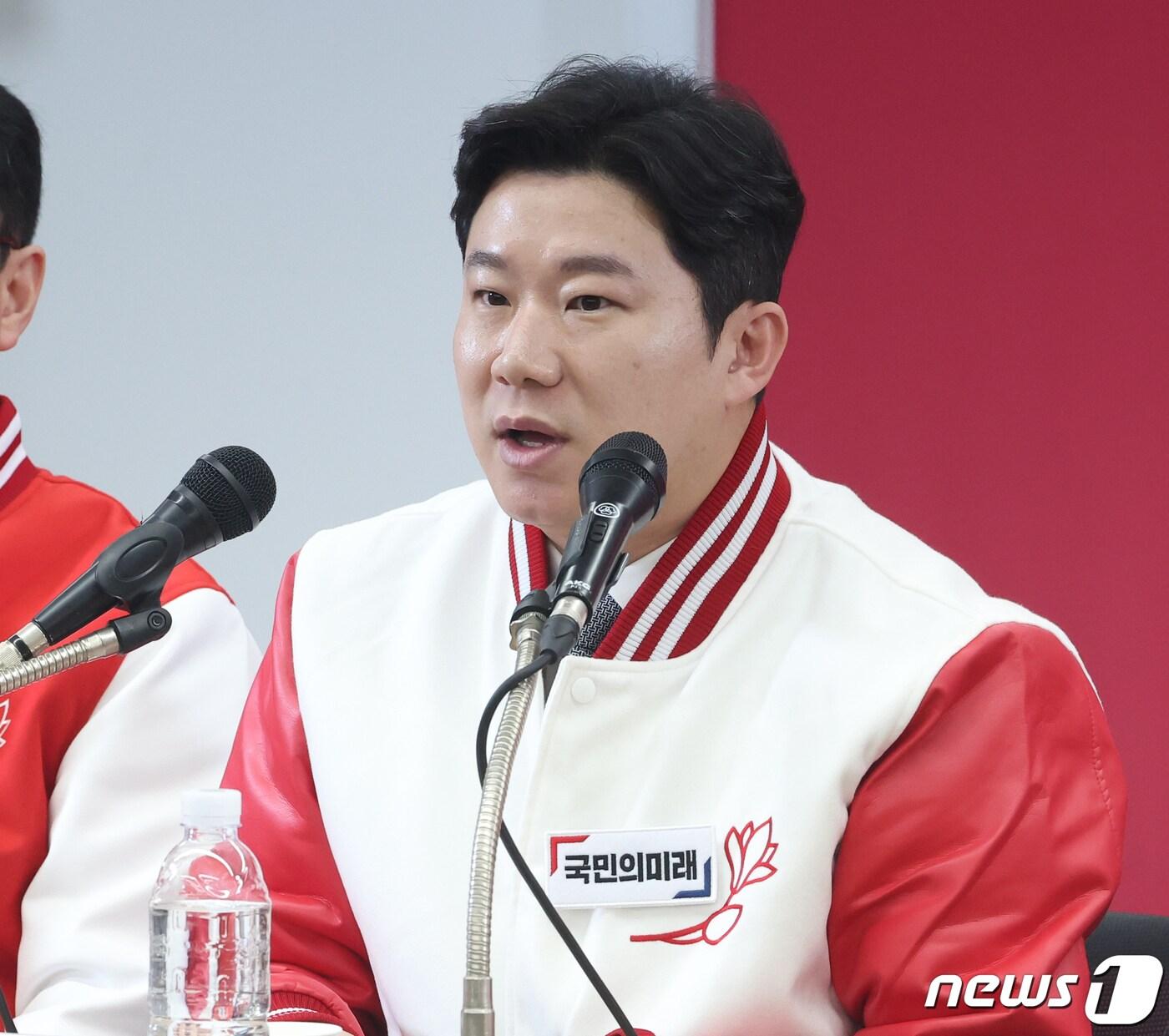 본문 이미지 - 진종오 국민의미래 공동선대본부장이 26일 서울 여의도 당사에서 열린 선거대책위원회의에서 발언을 하고 있다. 2024.3.26/뉴스1 ⓒ News1 송원영 기자