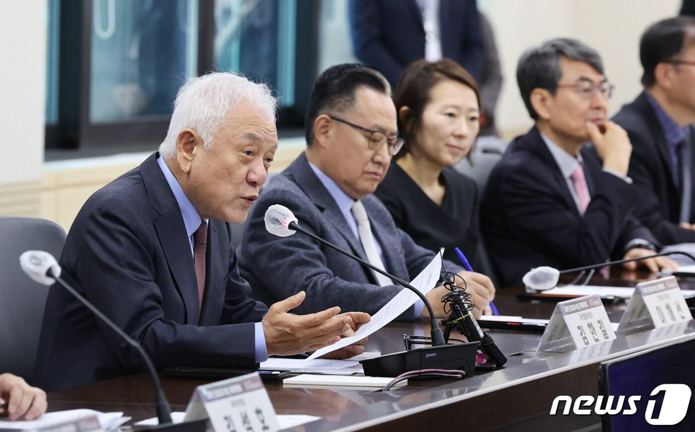 김한길 국민통합위원장이 26일 서울 종로구 정부서울청사에서 열린 이주민 근로자와 상생 특별위원회 출범식에서 인사말을 하고 있다. 2024.3.25/뉴스1 ⓒ News1 허경 기자