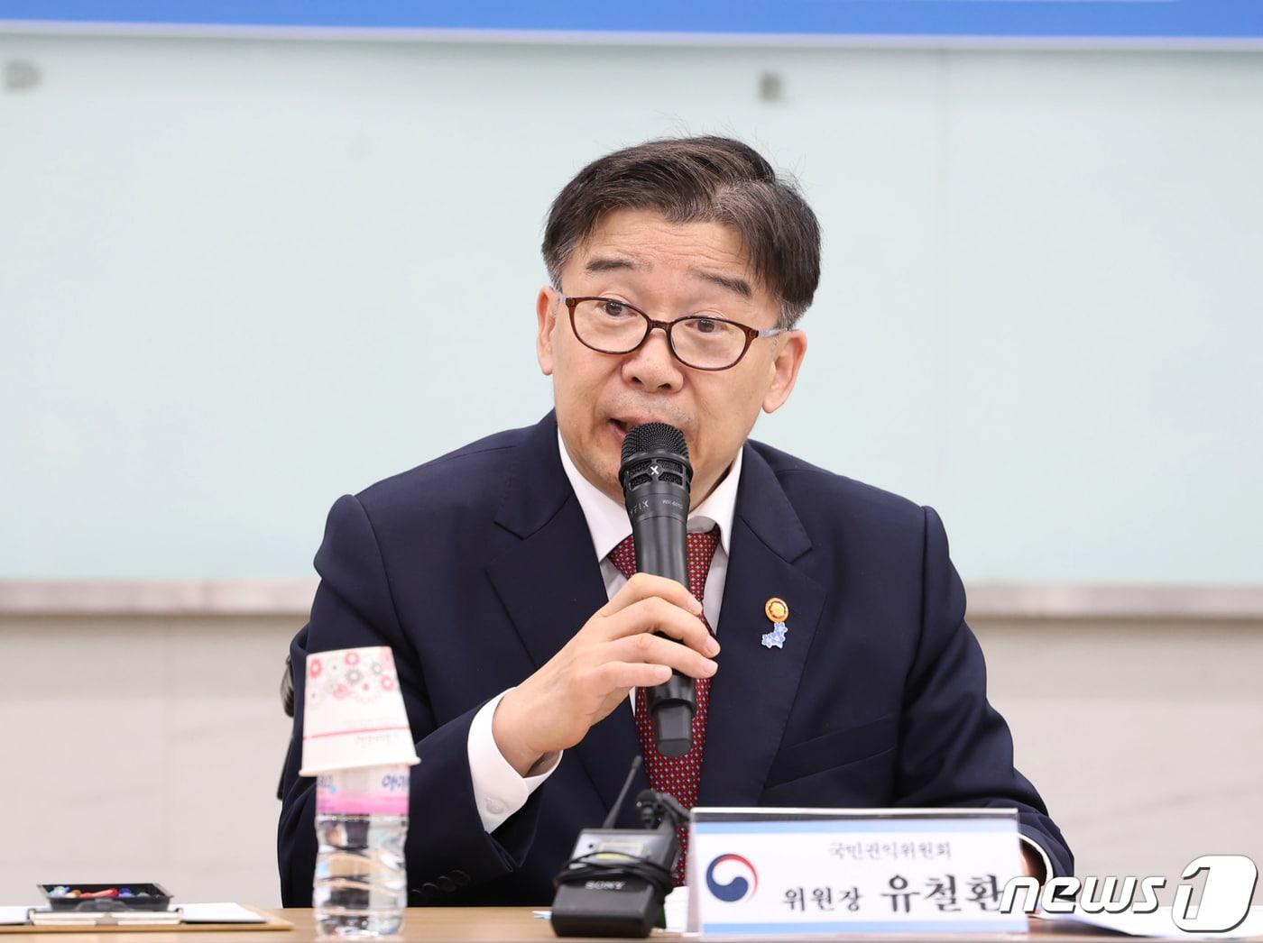 본문 이미지 - 유철환 국민권익위원장이 26일 서울 영등포구 장애인기업종합지원센터에서 열린 장애인 기업옴부즈만 현장회의에서 발언하고 있다. (국민권익위원회 제공) 2024.3.26/뉴스1