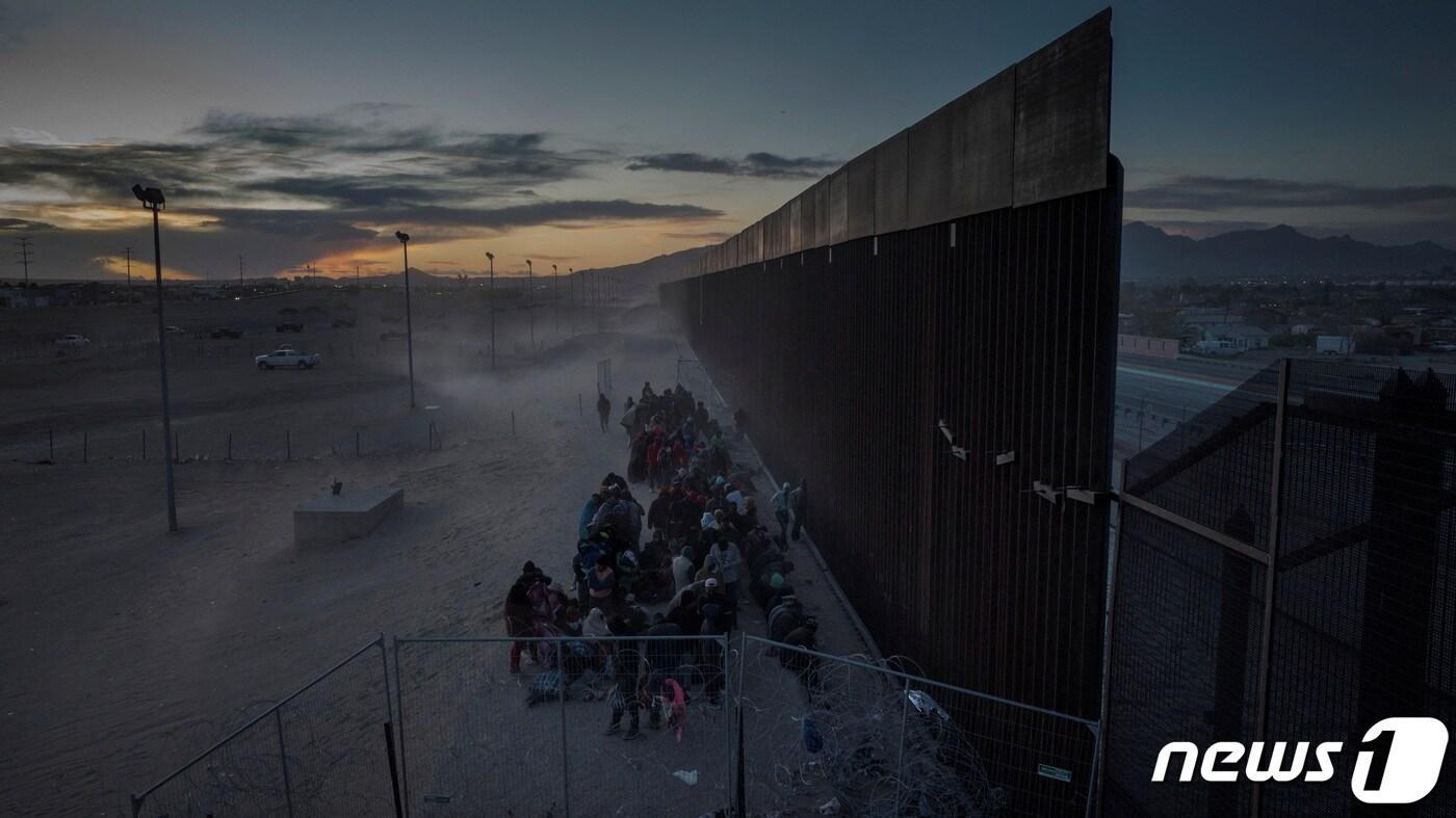 미국 텍사스주 엘 파소와 멕시코 사이에 놓여있는 국경 장벽. <자료사진> 2024.03.25 ⓒ 로이터=뉴스1 ⓒ News1 정지윤 기자
