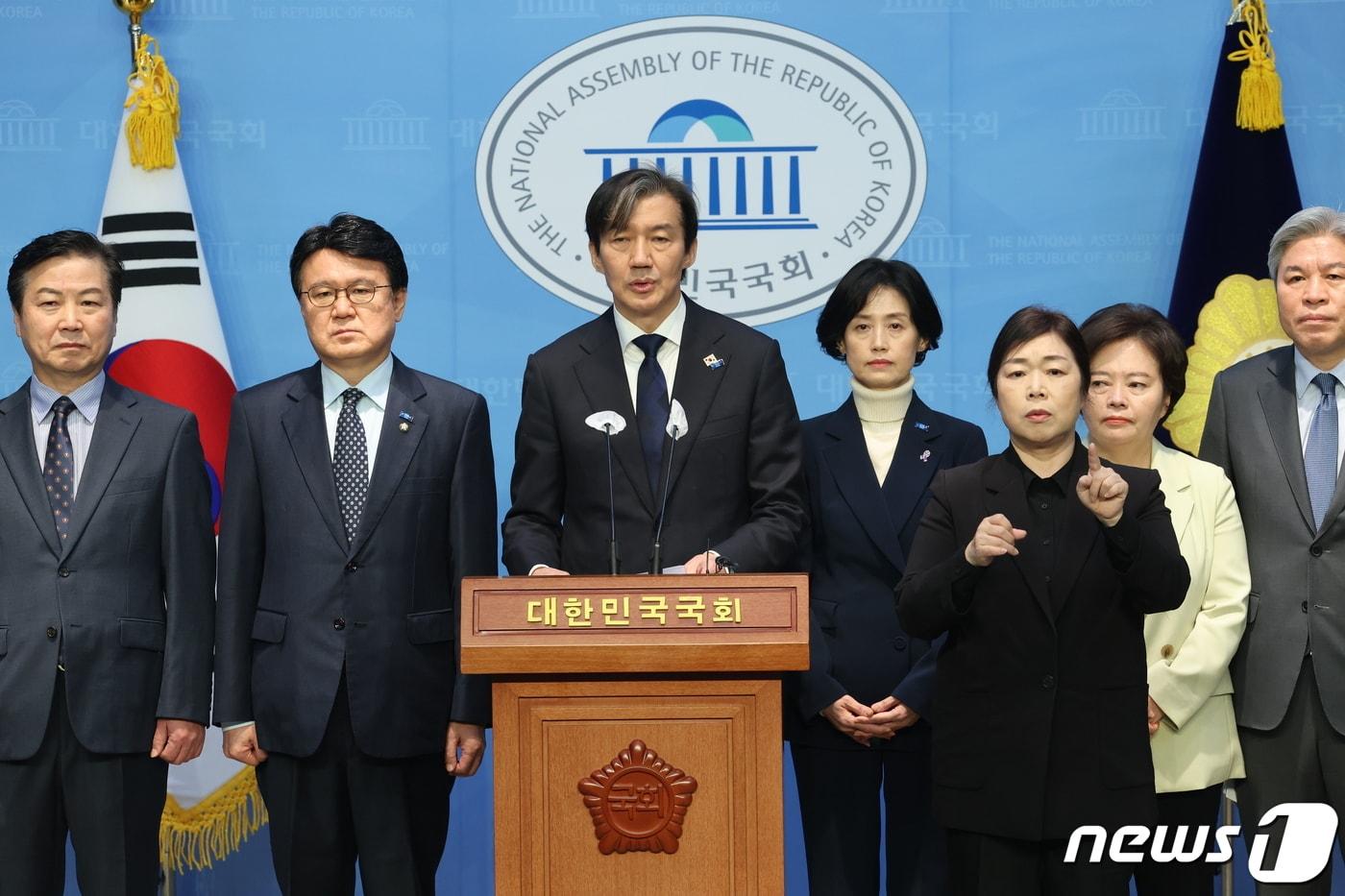 본문 이미지 - 조국 조국혁신당 대표가 27일 서울 여의도 국회에서 검찰개혁 관련 현안 기자회견을 하고 있다. 2024.3.27/뉴스1 ⓒ News1 송원영 기자