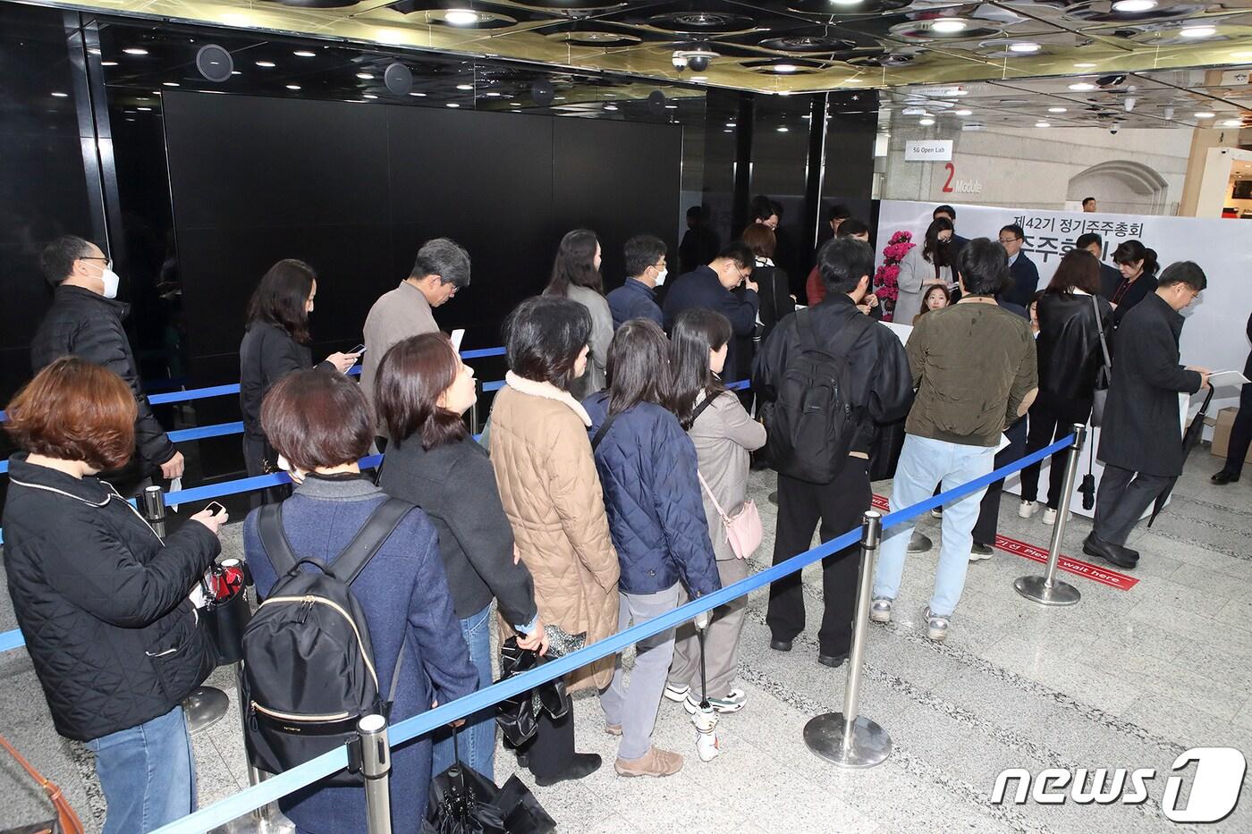 한 기업의 정기 주주총회에서 주주들이 입장하고 있다. /뉴스1 DB
