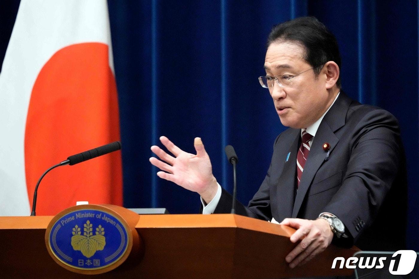 본문 이미지 - 기시다 후미오 일본 총리가 28일(현지시간) 도쿄 총리 관저에서 기자회견 중 발언하고 있다. 2024.3. 29 ⓒ AFP=뉴스1 ⓒ News1 우동명 기자