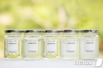 본문 이미지 - KCC가 신규 개발한 화장품용 실리콘 제품(KCC 제공)