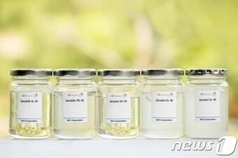 본문 이미지 - KCC가 신규 개발한 화장품용 실리콘 제품(KCC 제공) 