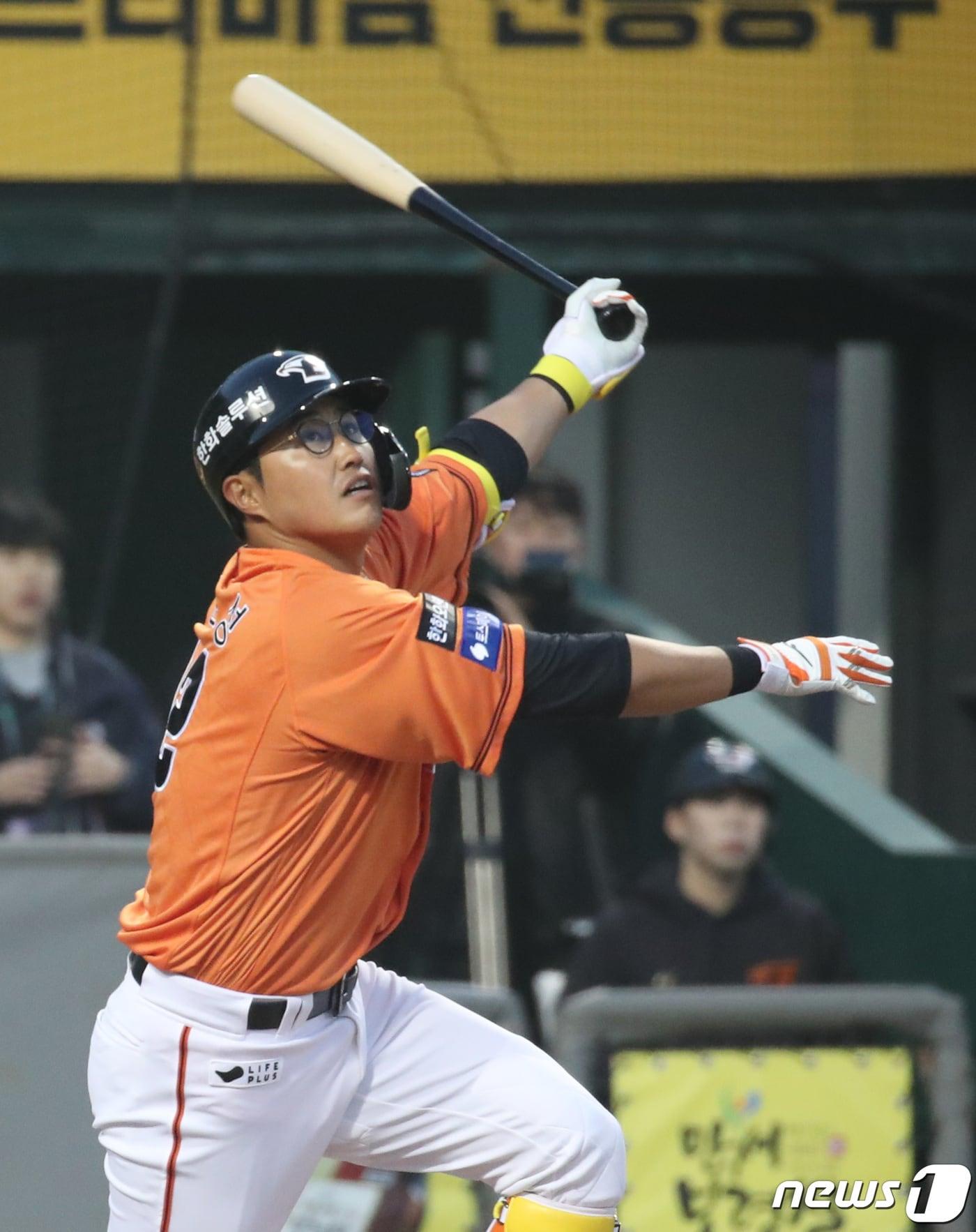 본문 이미지 - 한화 이글스 채은성은 2일 열린 KBO리그 대전 롯데 자이언츠전에서 9회말 2사 만루에서 헛스윙 삼진을 당했다. 2024.3.29/뉴스1 ⓒ News1 김기태 기자