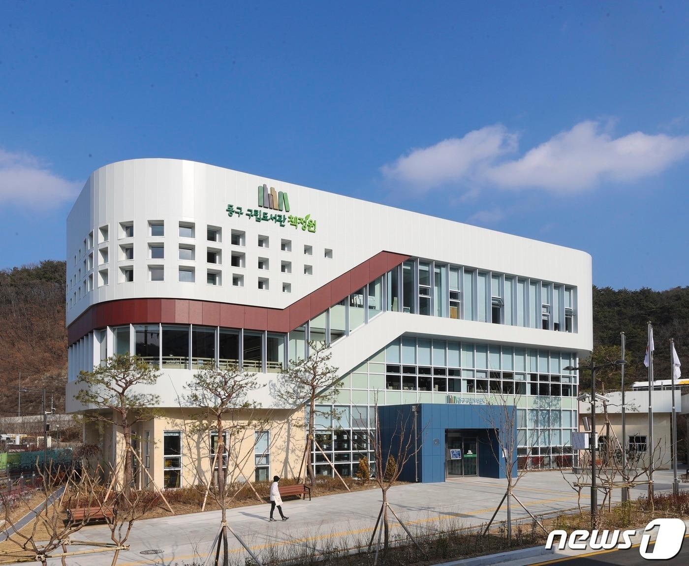 본문 이미지 - 광주 동구 구립도서관 '책정원'의 모습. (광주 동구 제공)/뉴스1 