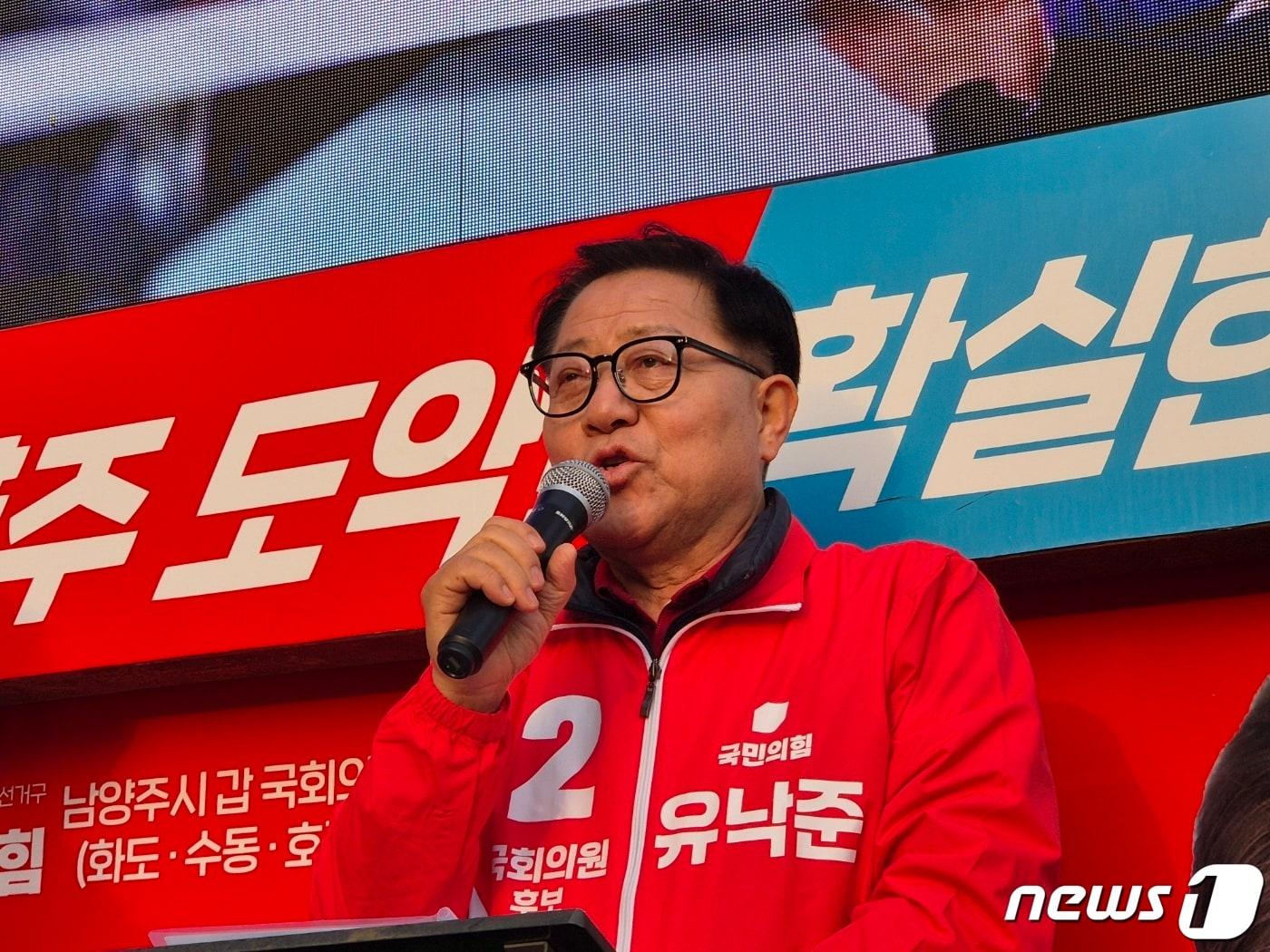 본문 이미지 - 국민의힘 유낙준 남양주갑 국회의원 후보가 30일 오후 경기 남양주시 화도읍에서 지지를 호소하고 있다.2024.03.30./뉴스1 양희무 기자 