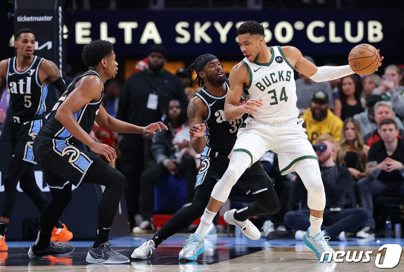 아데토쿤보가 31일 애틀랜타와 경기에서 36득점으로 원맨쇼를 펼쳤다. ⓒ AFP=뉴스1