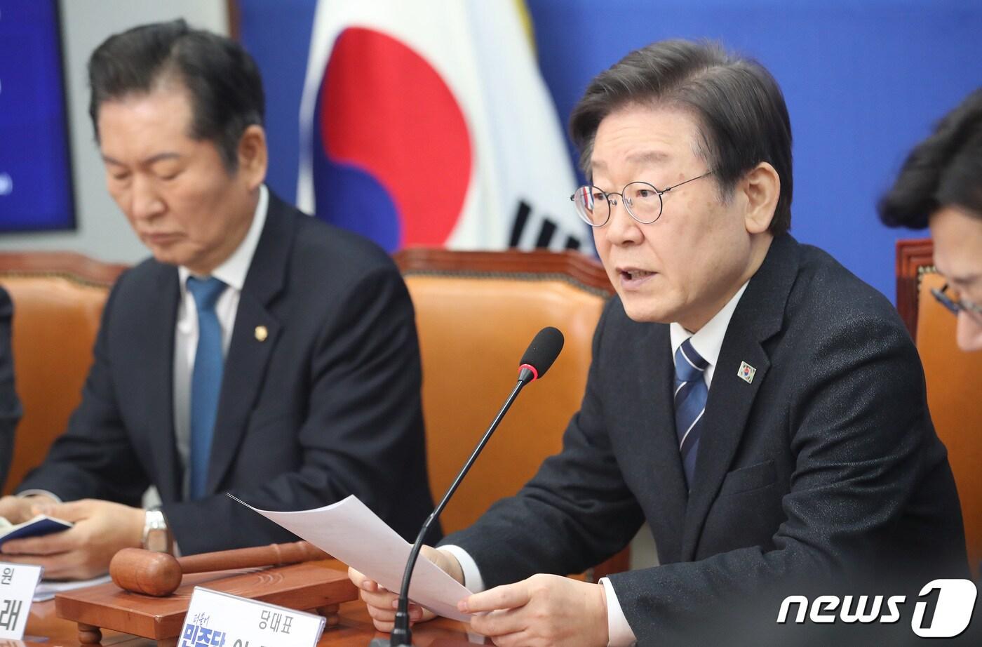 본문 이미지 - 이재명 더불어민주당 대표가 4일 오전 서울 여의도 국회에서 열린 최고위원회의에서 발언을 하고 있다. 2024.3.4/뉴스1 ⓒ News1 임세영 기자