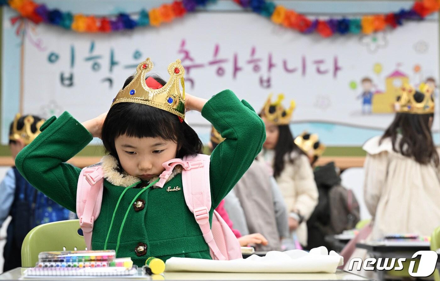 본문 이미지 - 충북 진천군이 유치원과 초중고 입학생 3000명에게 입학축하금 10만 원씩을 지원한다.(자료사진)/뉴스1