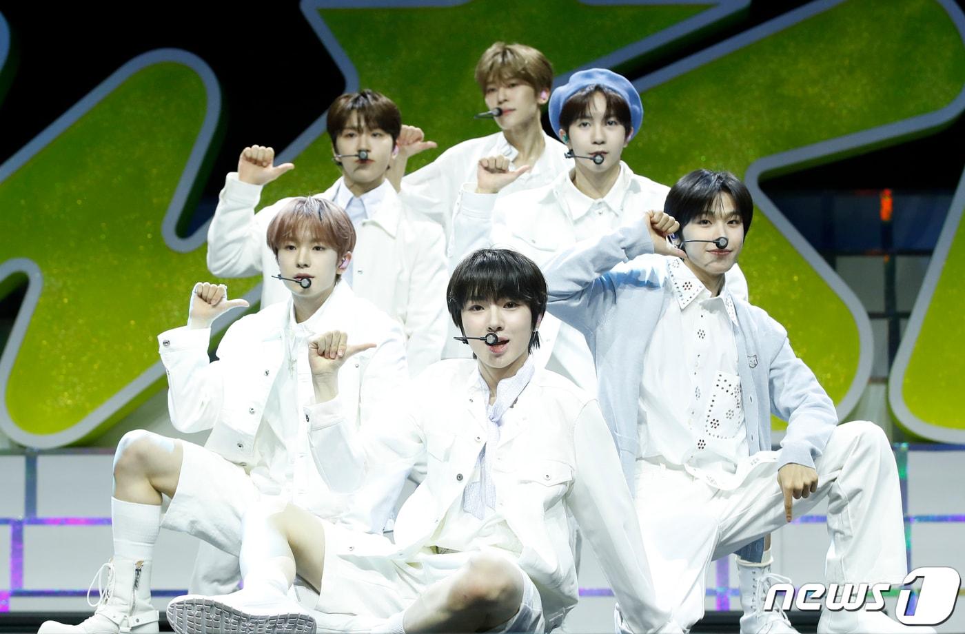 그룹 엔시티 위시(NCT WISH)가 4일 오후 서울 용산구 블루스퀘어에서 가진 데뷔 쇼케이스에서 타이틀 곡을 선보이고 있다. 2024.3.4/뉴스1 ⓒ News1 권현진 기자