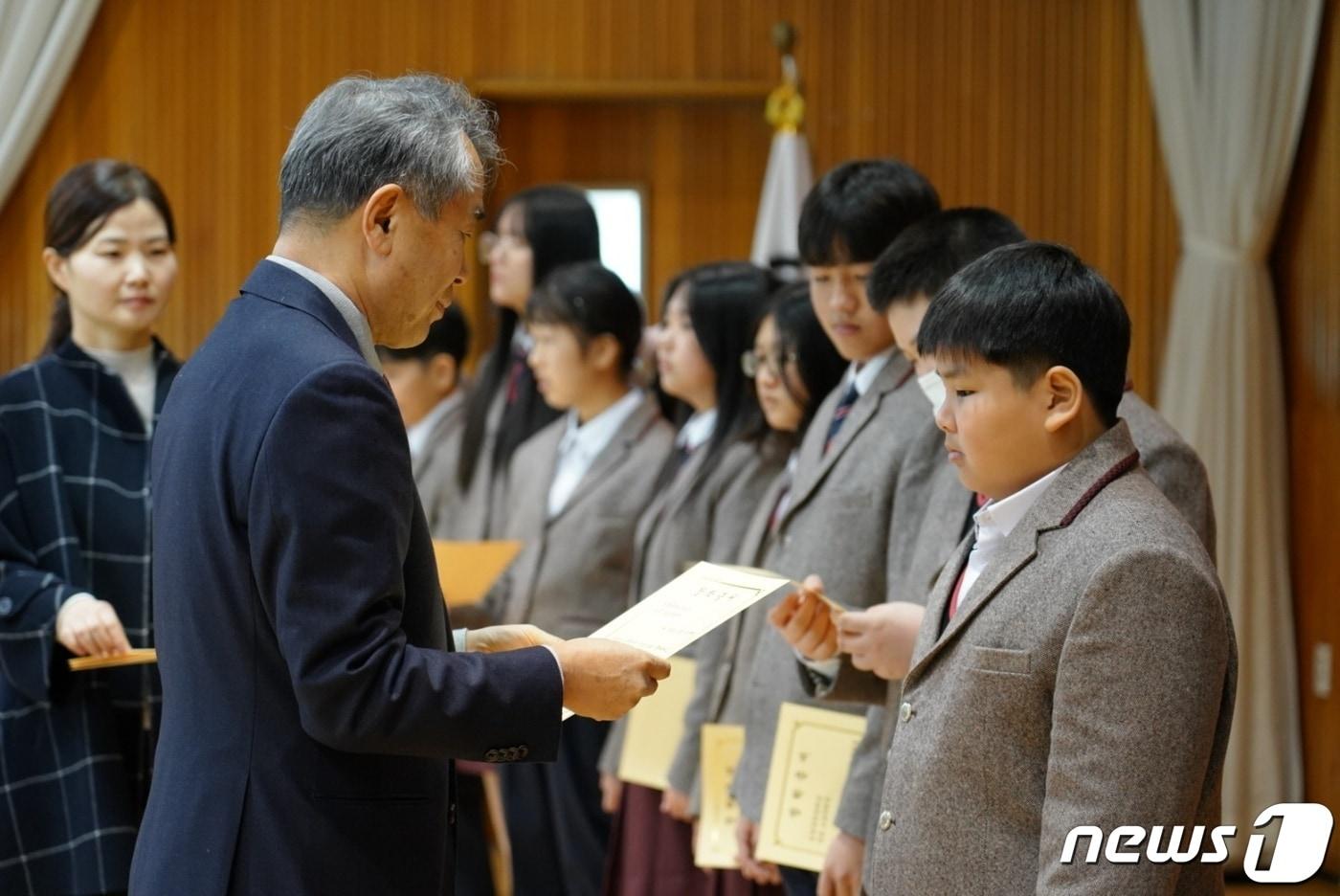 본문 이미지 - 보은군 보덕중학교 입학식 모습 (보은교육청 제공) /뉴스1 