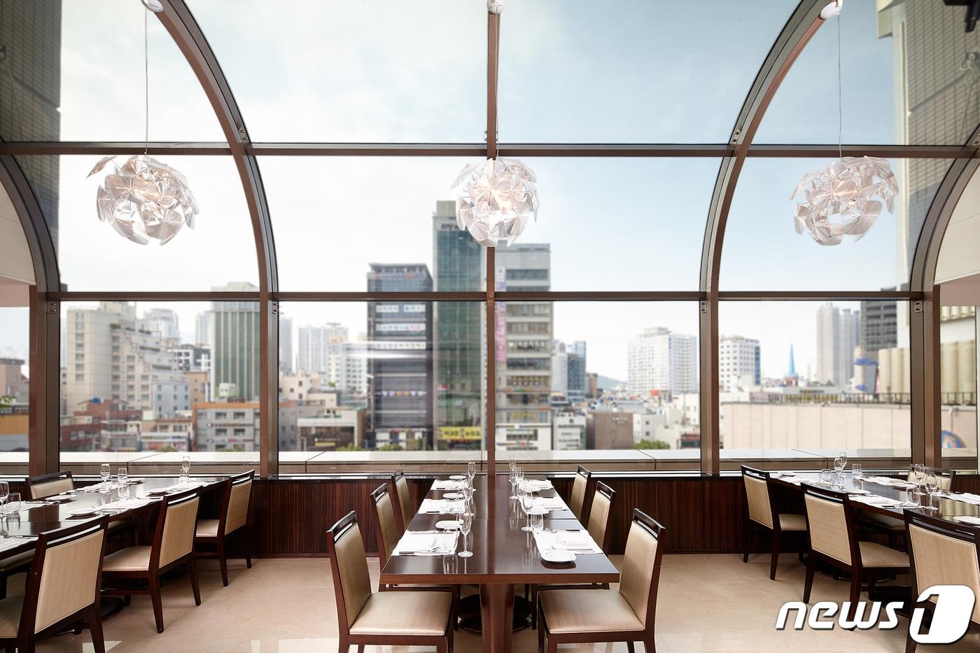 부산롯데호텔 뷔페식당 라세느 전경(롯데호텔 제공)