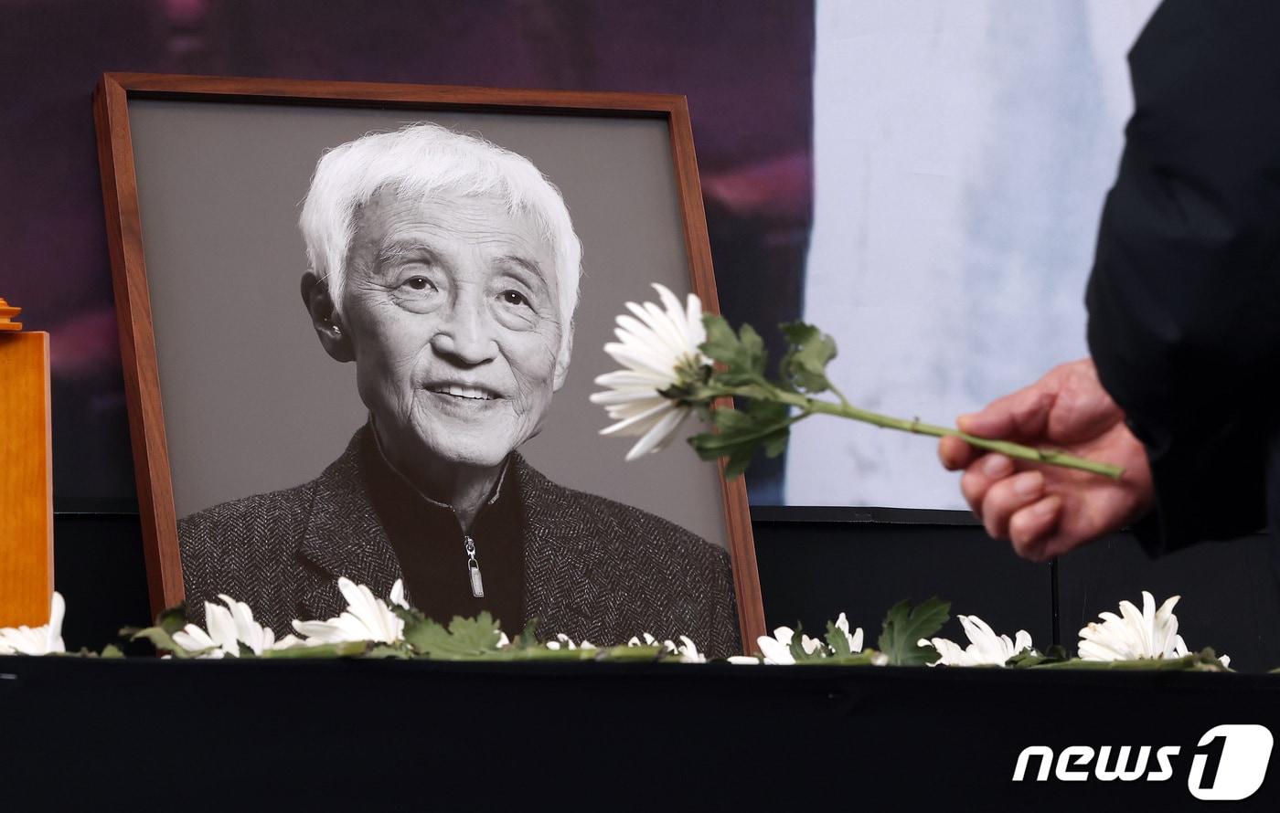 본문 이미지 - 배우 고(故) 오현경의 영결식ⓒ 뉴스1 