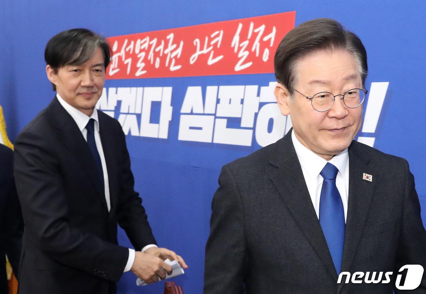 본문 이미지 - 이재명 더불어민주당 대표와 조국 조국혁신당 대표가 5일 오전 서울 여의도 국회에서 접견을 마치고 나서고 있다. 2024.3.5/뉴스1 ⓒ News1 임세영 기자