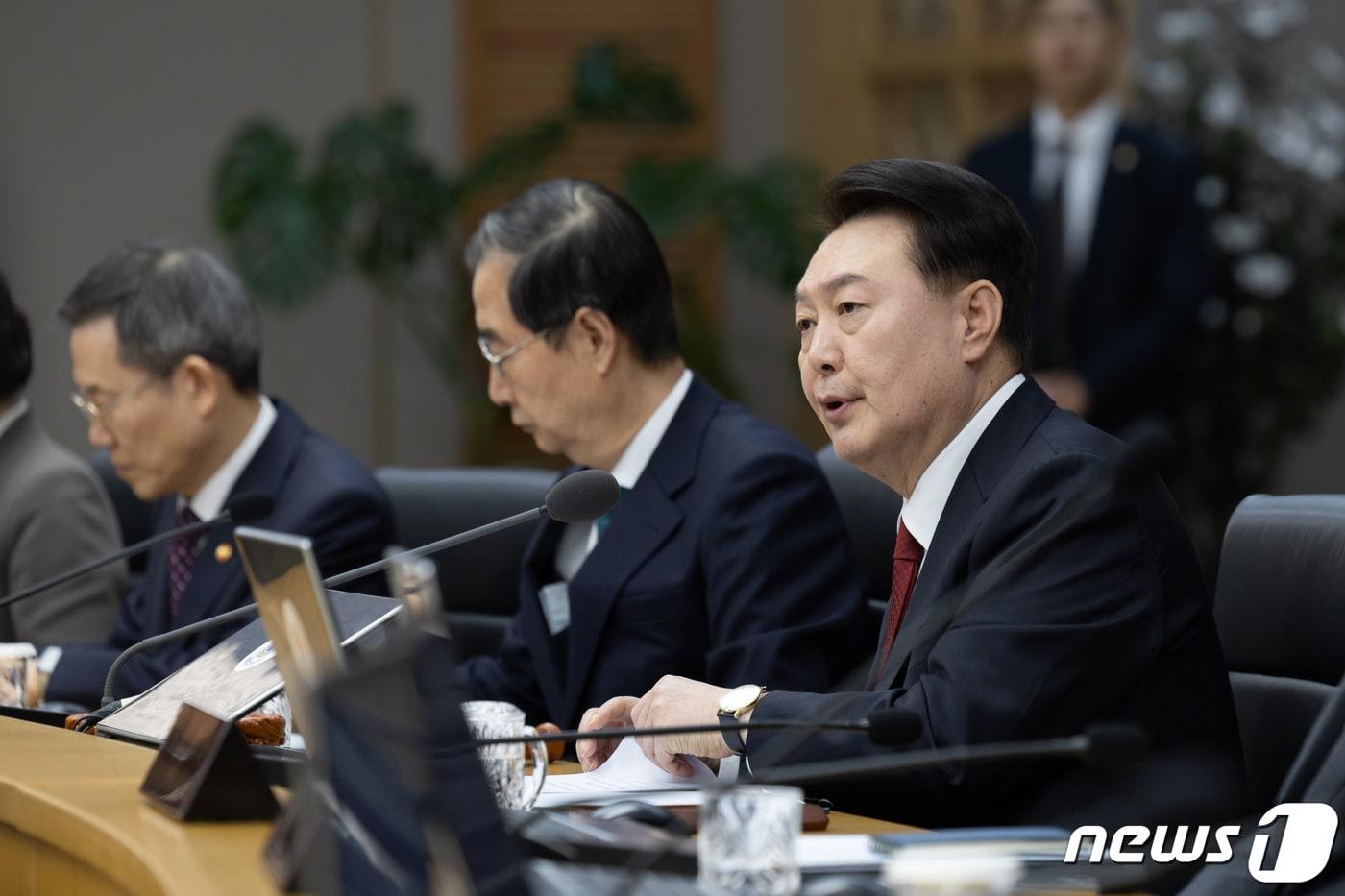 윤석열 대통령이 6일 세종시 정부세종청사에서 열린 국무회의를 주재하며 모두발언을 하고 있다. (대통령실 제공) 2024.3.6/뉴스1 ⓒ News1 오대일 기자