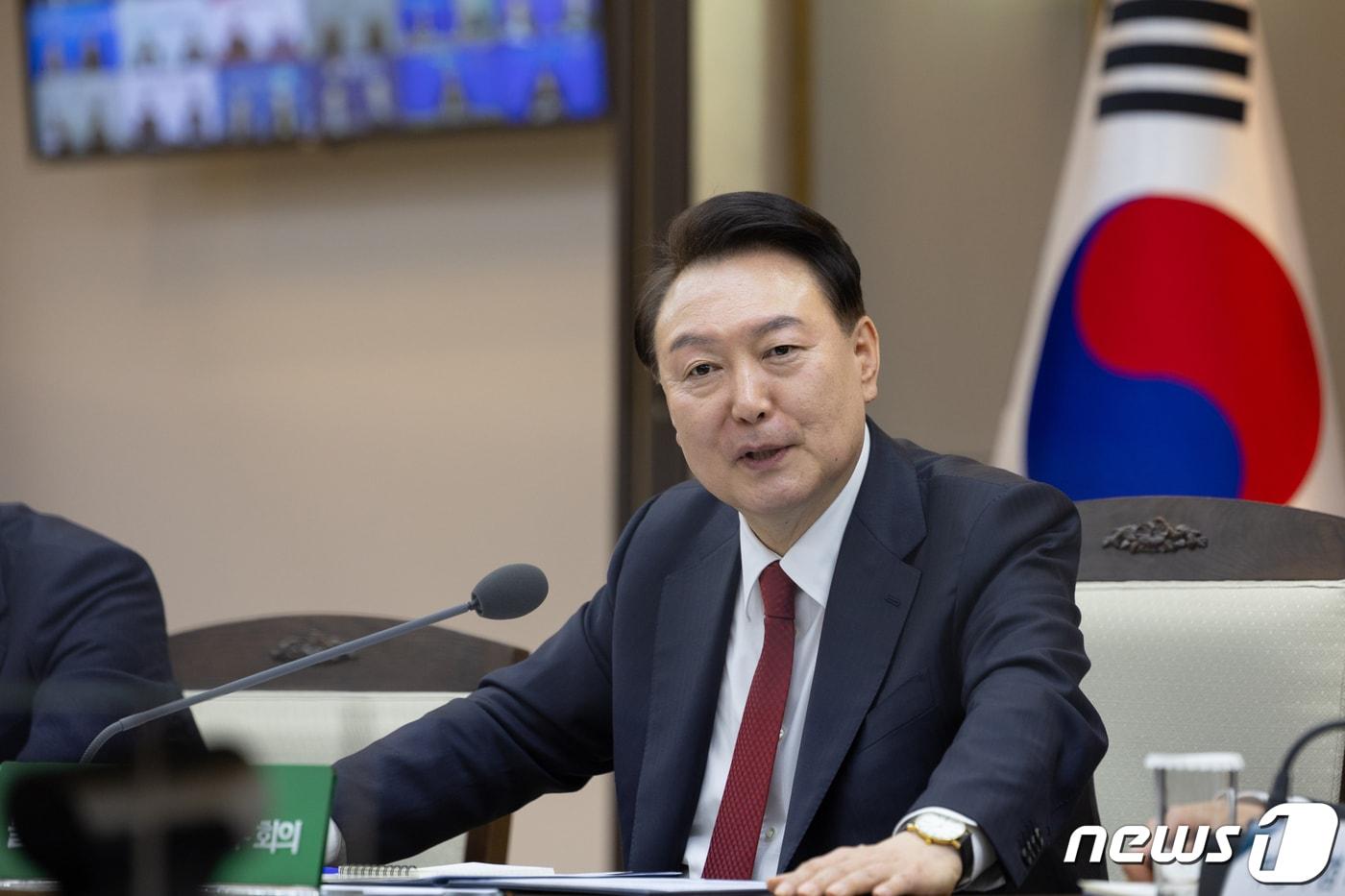 본문 이미지 - 윤석열 대통령이 6일 세종시 정부세종청사에서 열린 제2차 늘봄학교 범부처 지원본부 회의를 주재하며 모두발언을 하고 있다. (대통령실 제공) 2024.3.6/뉴스1 ⓒ News1 오대일 기자