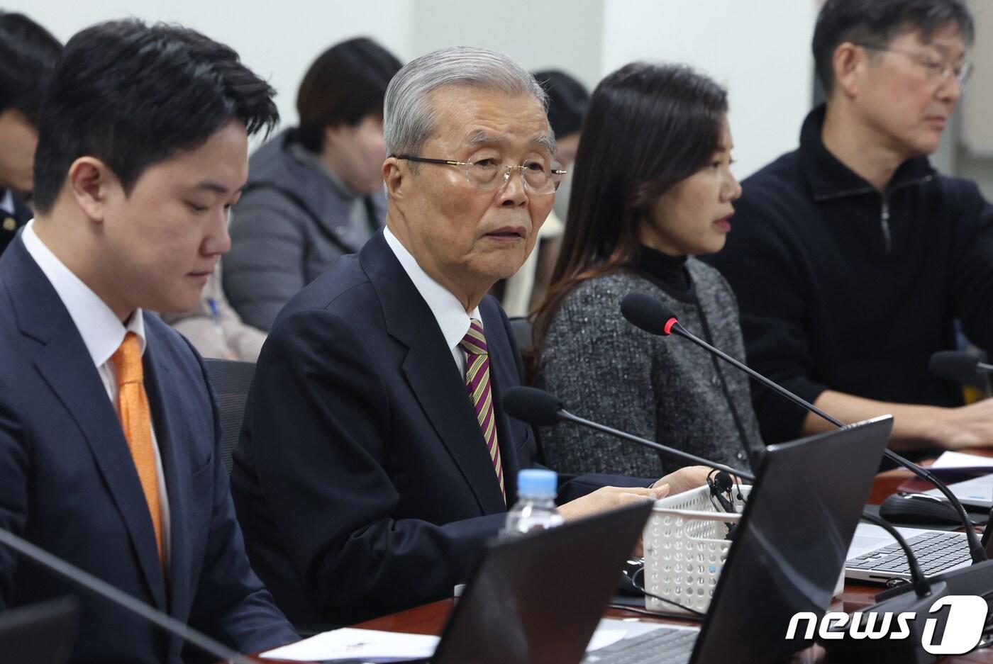 본문 이미지 - 김종인 개혁신당 공천관리위원장이 7일 서울 여의도 국회 의원회관에서 열린 제4차 개혁신당 공천관리위원회의에서 발언을 하고 있다. 2024.3.7/뉴스1 ⓒ News1 송원영 기자