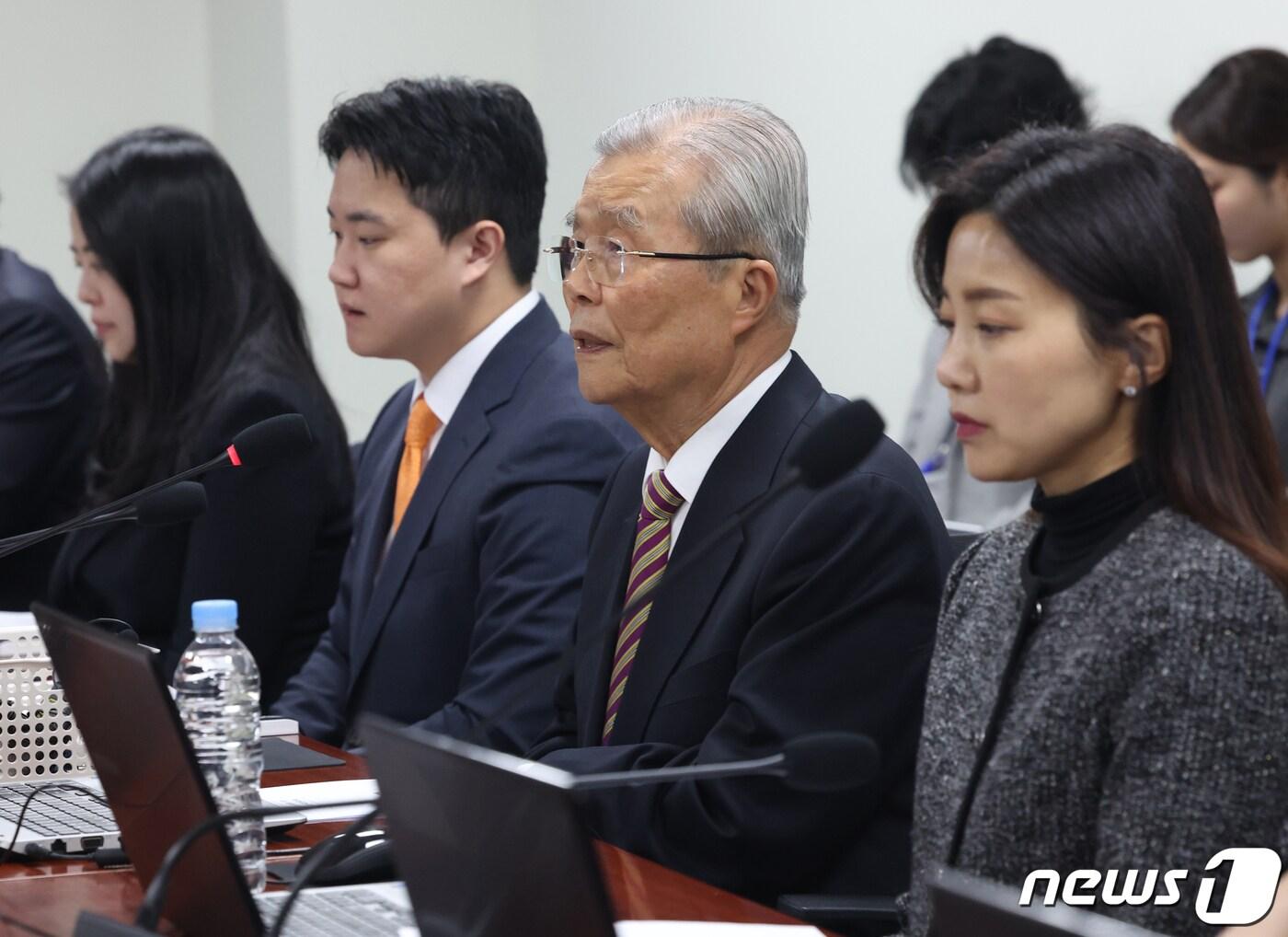 본문 이미지 - 김종인 개혁신당 공천관리위원장이 7일 서울 여의도 국회 의원회관에서 열린 제4차 개혁신당 공천관리위원회의에서 발언을 하고 있다. 2024.3.7/뉴스1 ⓒ News1 송원영 기자