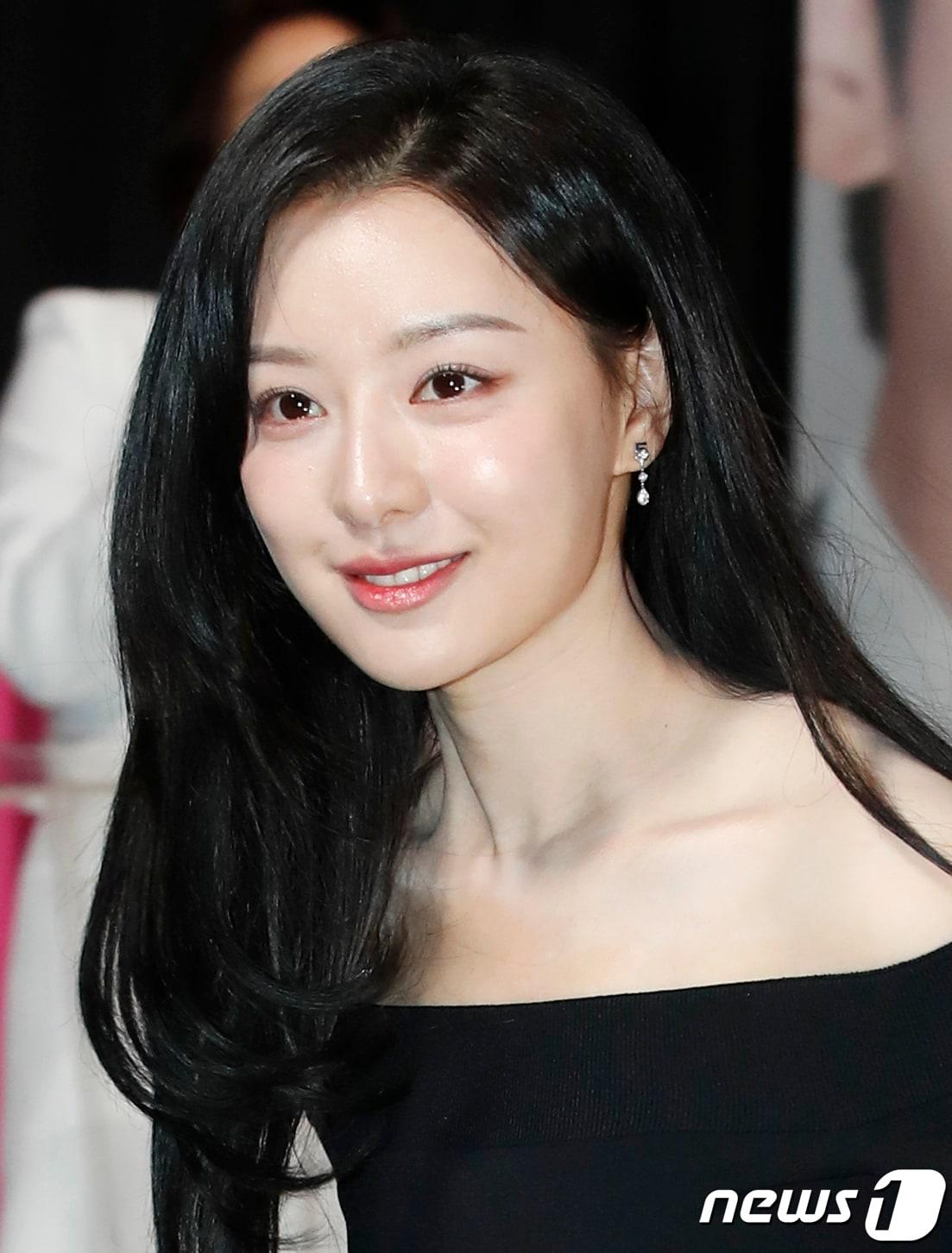 본문 이미지 - 배우 김지원이 우아한 자태를 선보였다. ⓒ News1 권현진 기자