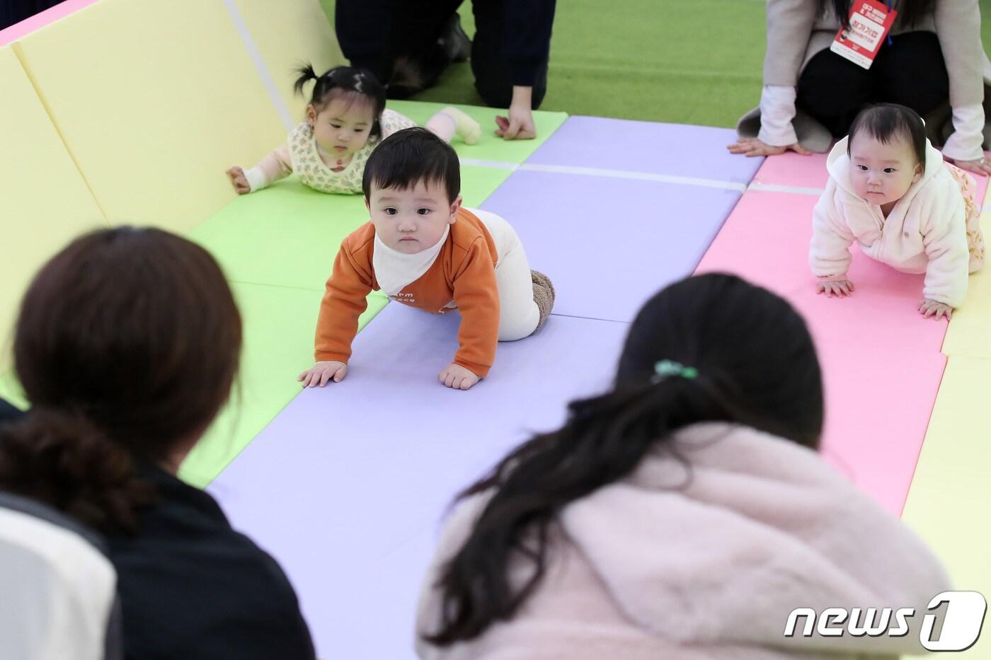 본문 이미지 - 육아 사진. /뉴스1 ⓒ News1 공정식 기자
