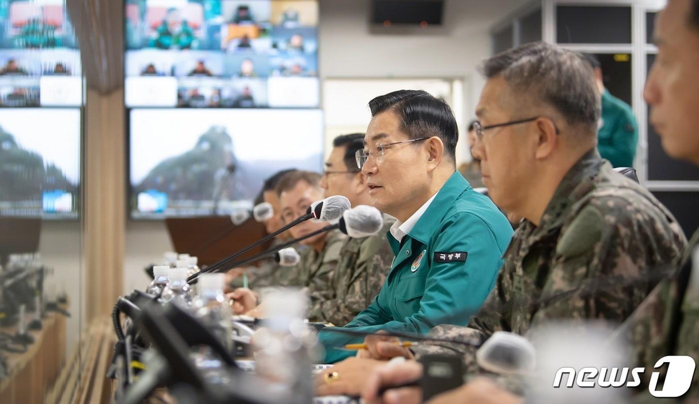 본문 이미지 - 신원식 국방부 장관이 7일 B-1 문서고를 방문, ‘자유의 방패(FS)’ 연합연습 현장을 점검하고 있다. (국방부 제공) 2024.3.7/뉴스1