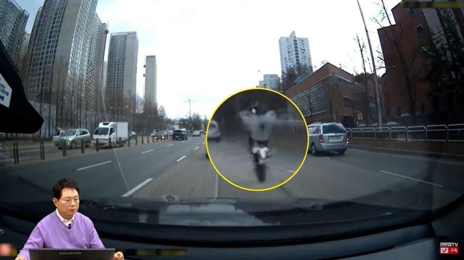 본문 이미지 - (유튜브 채널 '한문철TV' 갈무리)