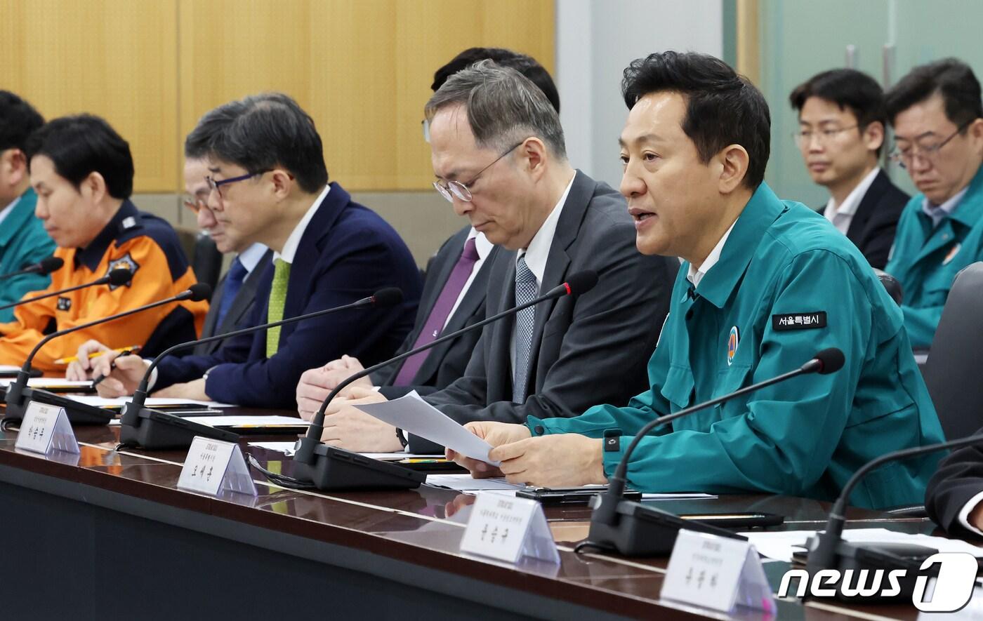 본문 이미지 - 오세훈 서울시장이 8일 오전 서울 중구 서울시청에서 열린 '서울지역 주요 병원장 간담회'에서 모두발언을 하고 있다. 2024.3.8/뉴스1 ⓒ News1 민경석 기자