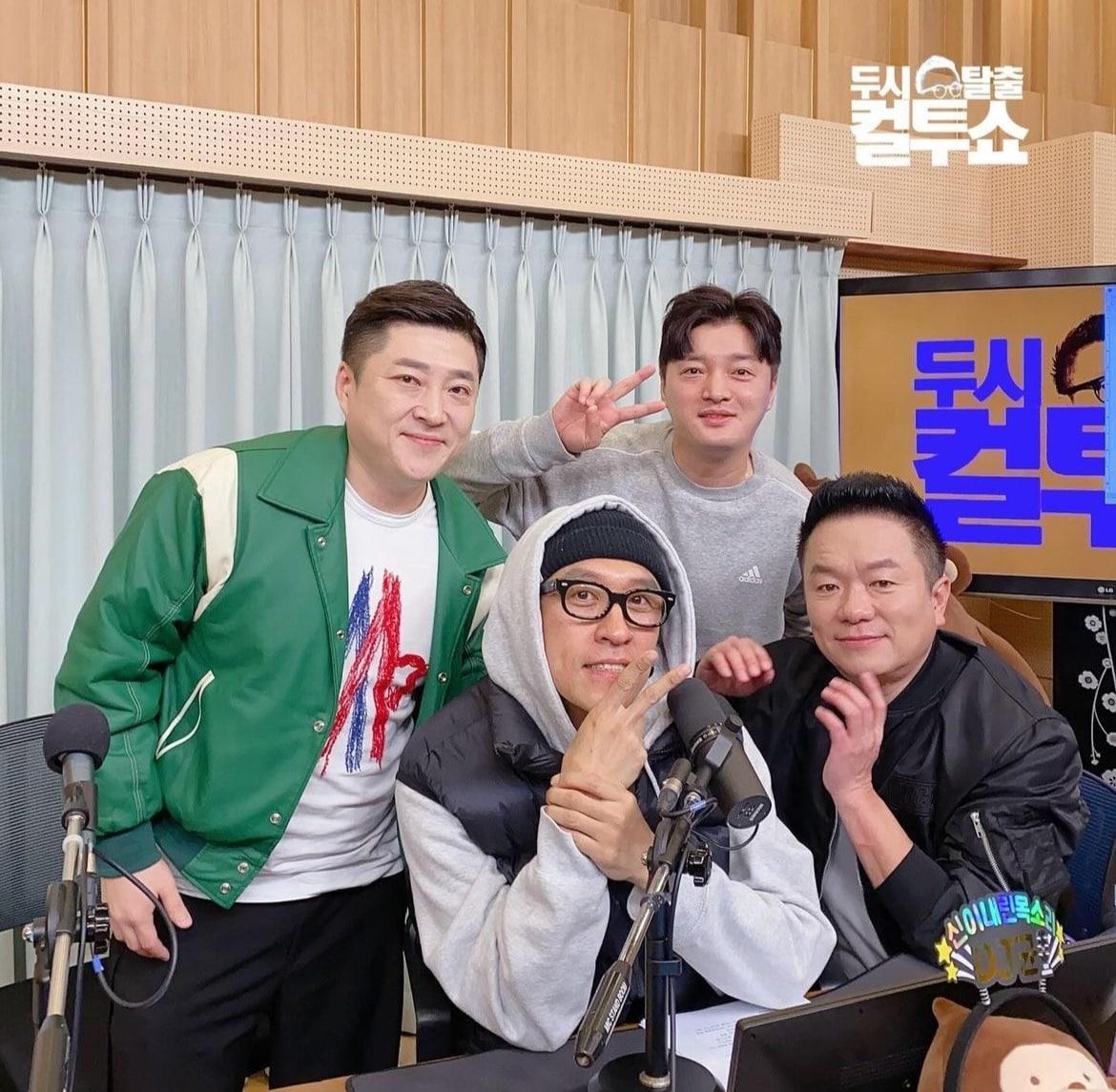 본문 이미지 - SBS '웃찾사' 출신 개그맨 이정수. (맨 왼쪽, 두'시탈출 컬투쇼' SNS 갈무리)