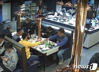 본문 이미지 - 가게 폐쇄회로(CC)TV 영상.(보배드림 갈무리)