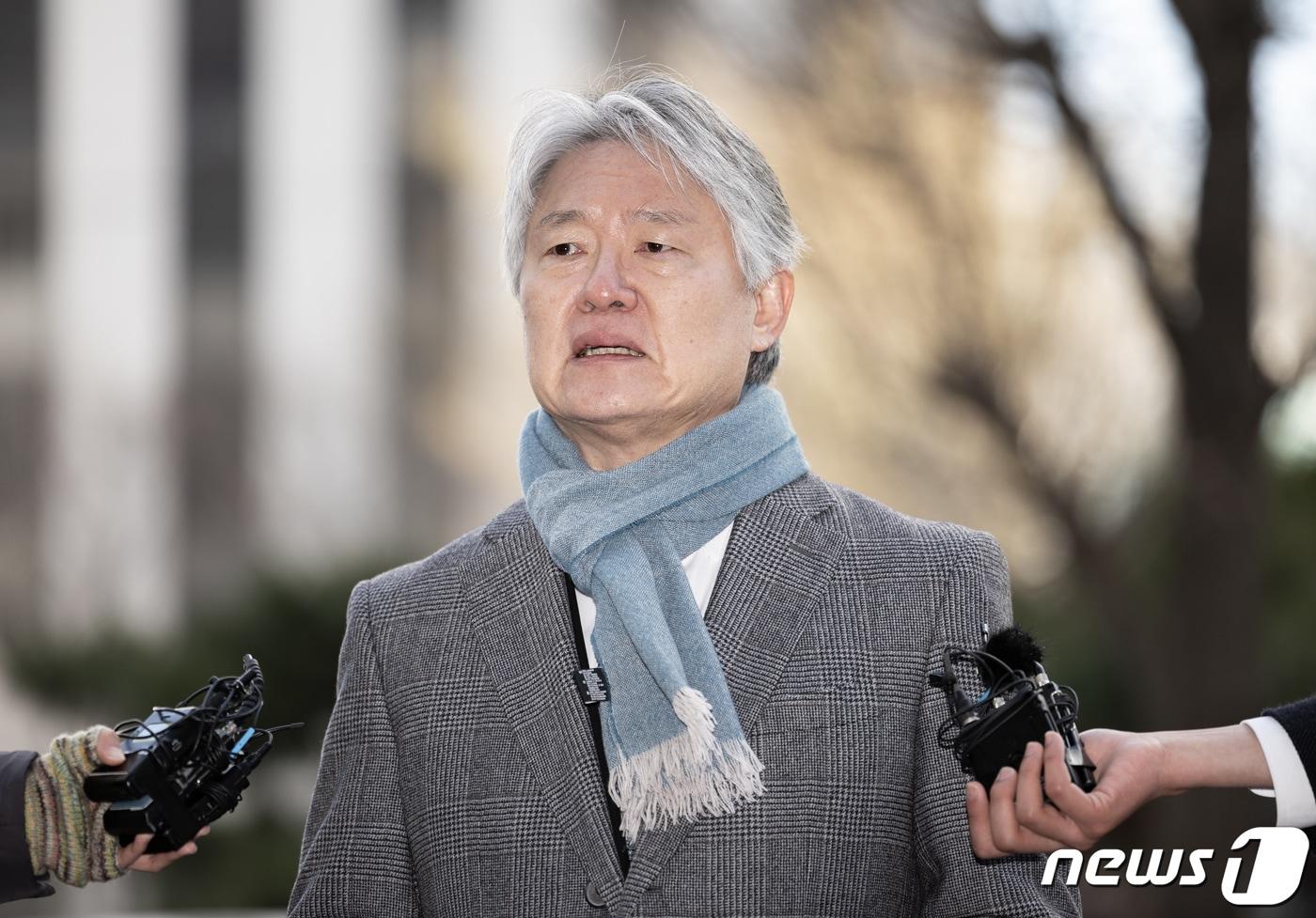 본문 이미지 - 전공의 집단 사직 공모 혐의를 받는 노환규 전 대한의사협회 회장이 9일 오전 서울 마포구 서울경찰청 공공범죄수사대로 소환조사에 출석하며 입장을 밝히고 있다. 2024.3.9/뉴스1 ⓒ News1 이재명 기자