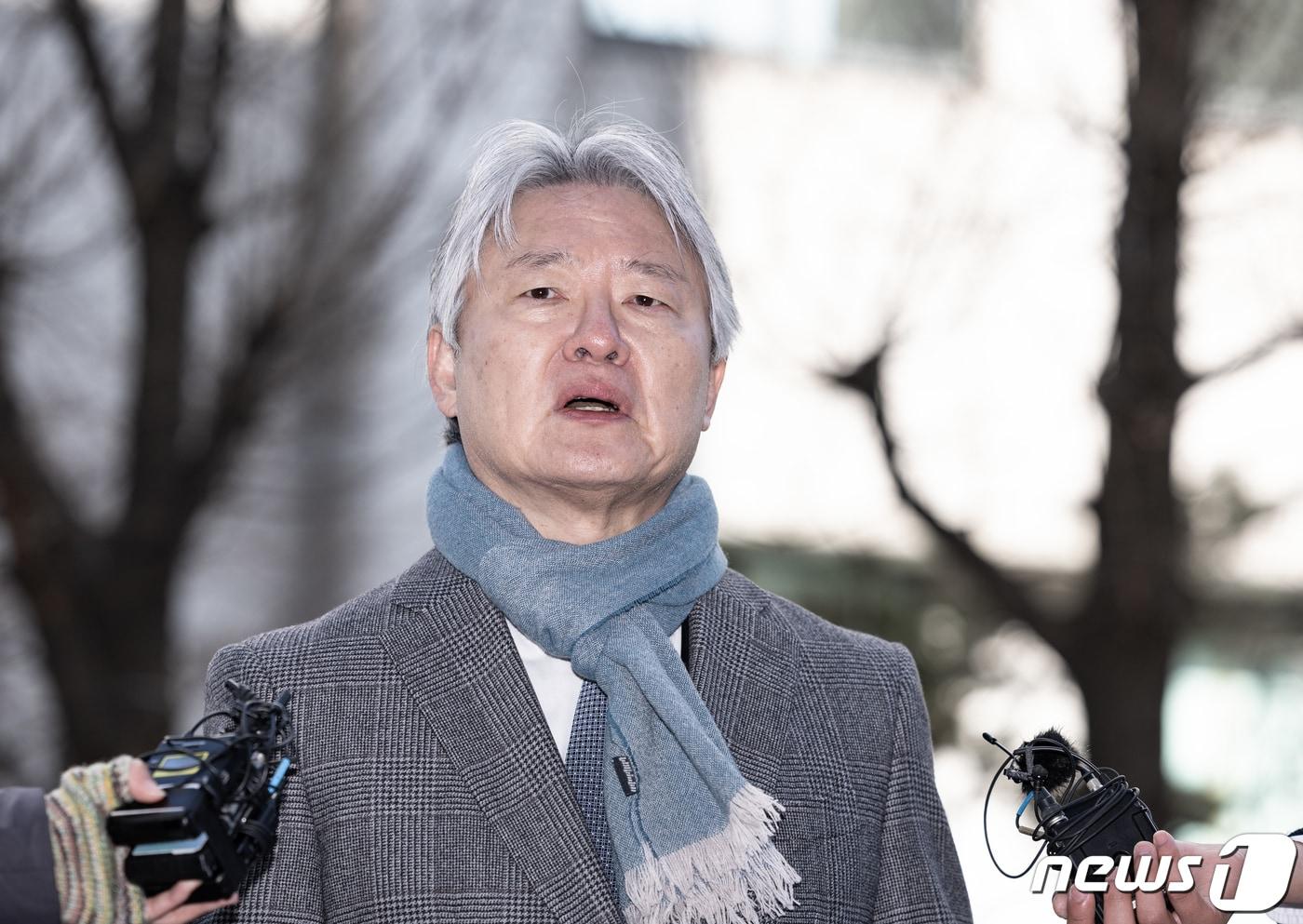 본문 이미지 - 전공의 집단 사직 공모 혐의를 받는 노환규 전 대한의사협회 회장이 9일 오전 서울 마포구 서울경찰청 공공범죄수사대로 소환조사에 출석하며 입장을 밝히고 있다. 2024.3.9/뉴스1 ⓒ News1 이재명 기자