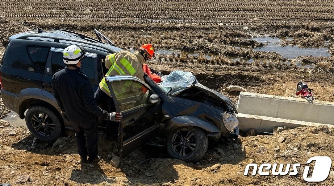 본문 이미지 - 인제 북면 월학리 지방도 453호선 단독 교통사망사고 현장.(강원도소방본부 제공) 2024.3.9/뉴스1