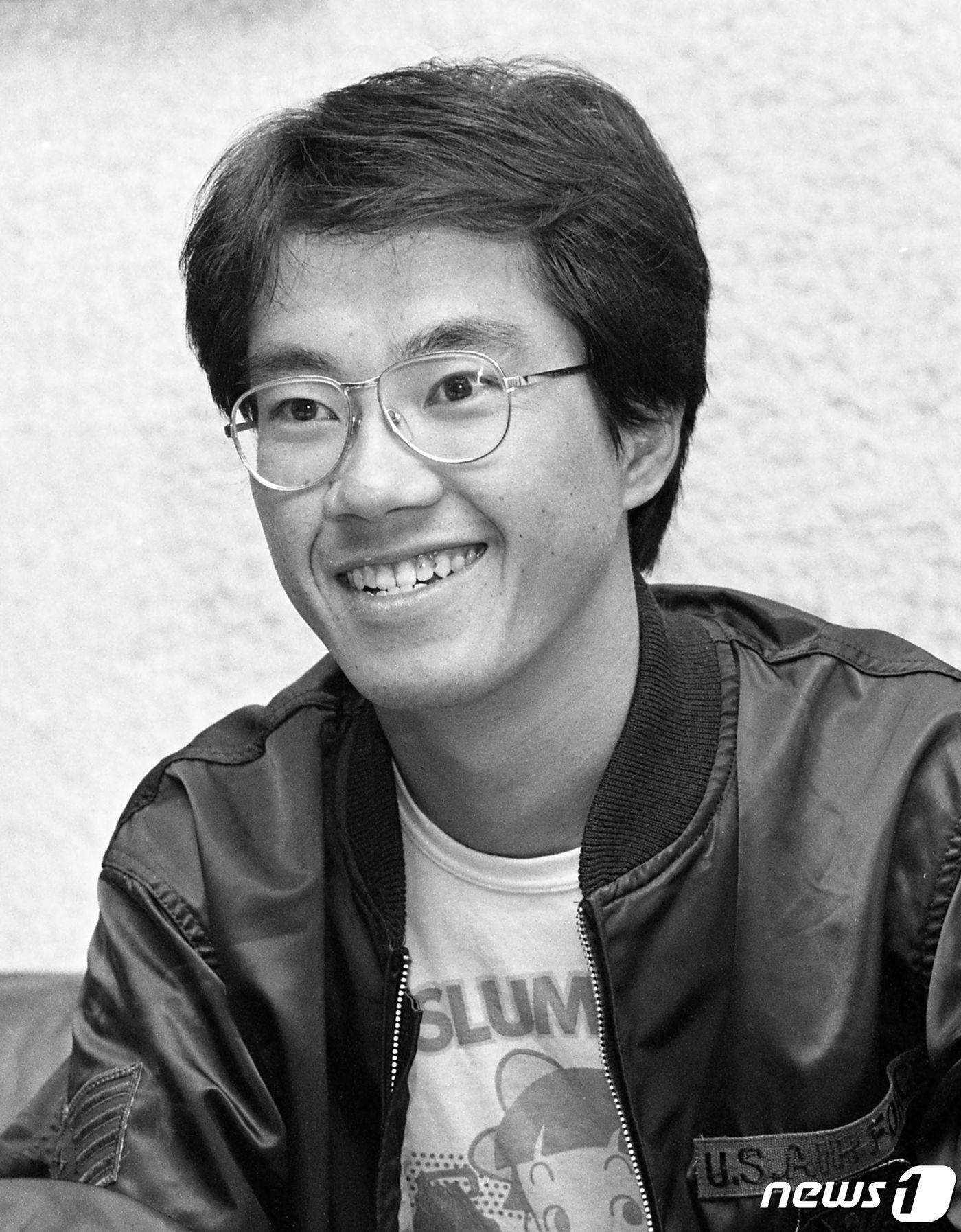 본문 이미지 - 일본 만화 문화를 세계에 알린, '드래곤 볼'의 작가 도리야마 아키라의 젊은 시절 모습. 1982년 5월 촬영본. 2024.03.08/ ⓒ AFP=뉴스1 ⓒ News1 권진영 기자