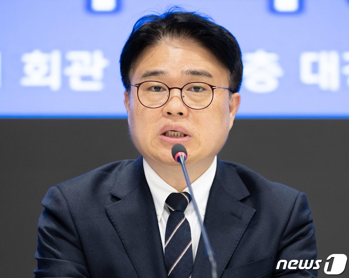 본문 이미지 - 임현택 대한의사협회 회장 후보가 9일 오후 서울 용산구 대한의사협회에서 열린 제42대 대한의사협회 회장선거 후보자 합동 토론회에서 모두발언을 하고 있다. 2024.3.9/뉴스1 ⓒ News1 이재명 기자