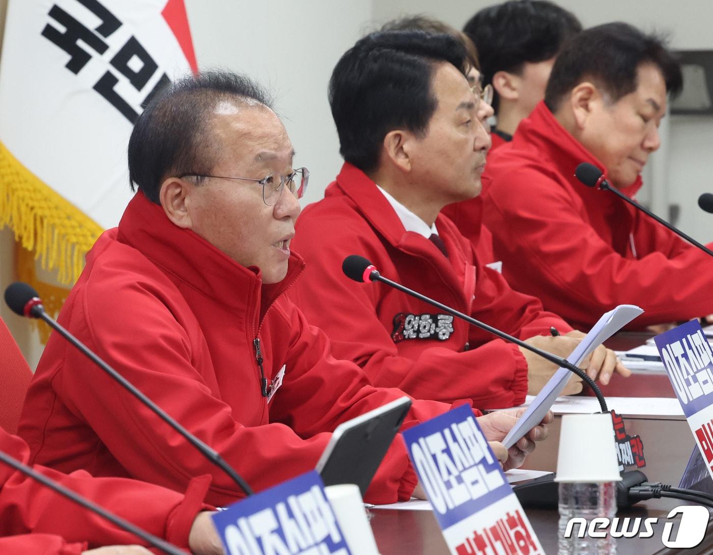 본문 이미지 - 윤재옥 국민의힘 공동선거대책위원장이 1일 서울 여의도 중앙당사에서 열린 중앙선거대책위원회의에서 발언을 하고 있다. 2024.4.1/뉴스1 ⓒ News1 송원영 기자