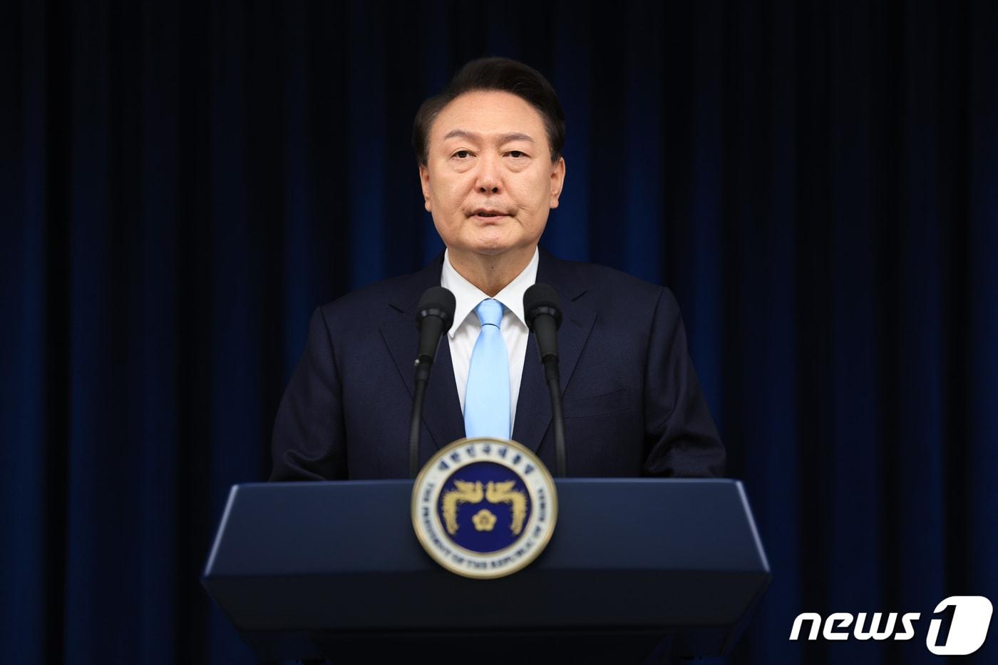 윤석열 대통령이 1일 오전 용산 대통령실 브리핑룸에서 의대 정원 증원 등 의료개혁과 관련 대국민담화 '국민께 드리는 말씀'을 발표하고 있다. (대통령실 제공) 2024.4.1/뉴스1 ⓒ News1 안은나 기자