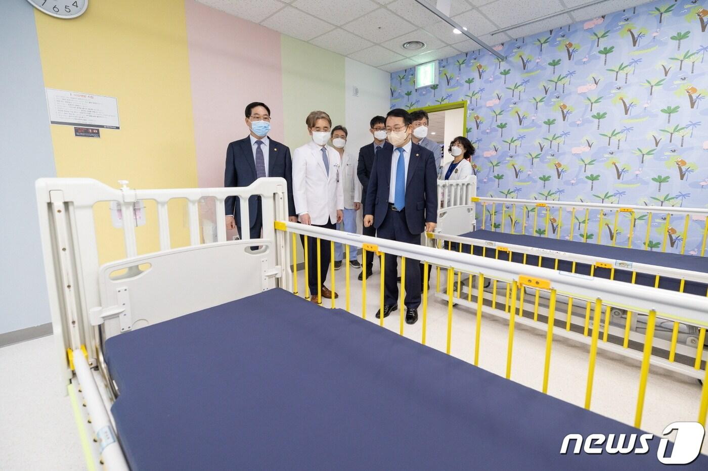 본문 이미지 - 전북자치도 익산시와 원광대학교병원이 소아 응급 진료 사각지대 해소를 위해 평일 야간 및 휴일 진료체계를 구축했다.(익산시 제공)