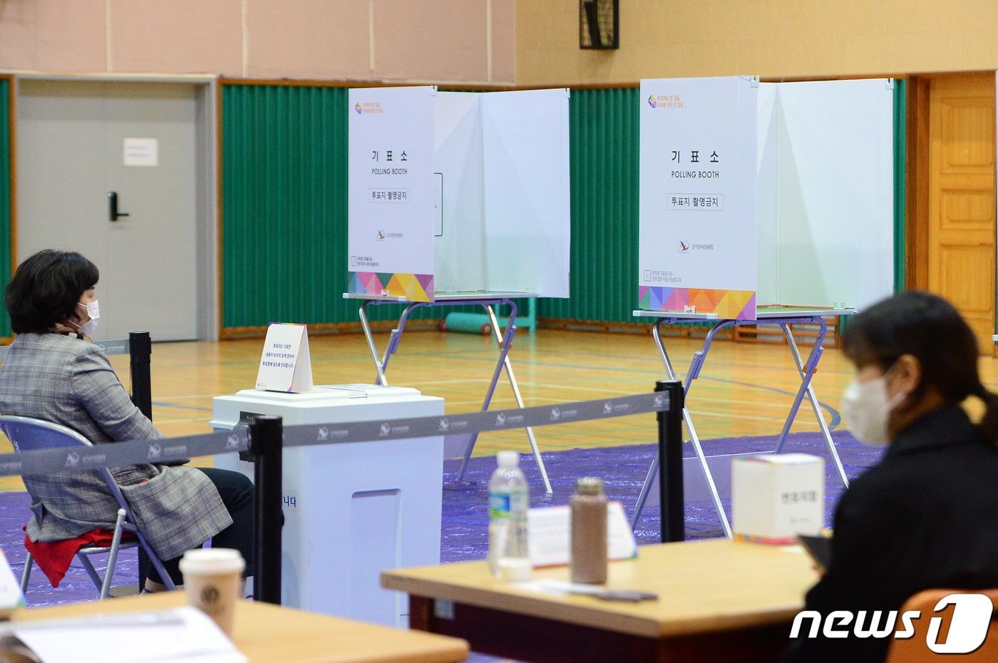 본문 이미지 - 투표소 자료사진.  기사 이해를 돕기 위한 것으로, 기사내용과 직접 관련 없음. ⓒ News1 
