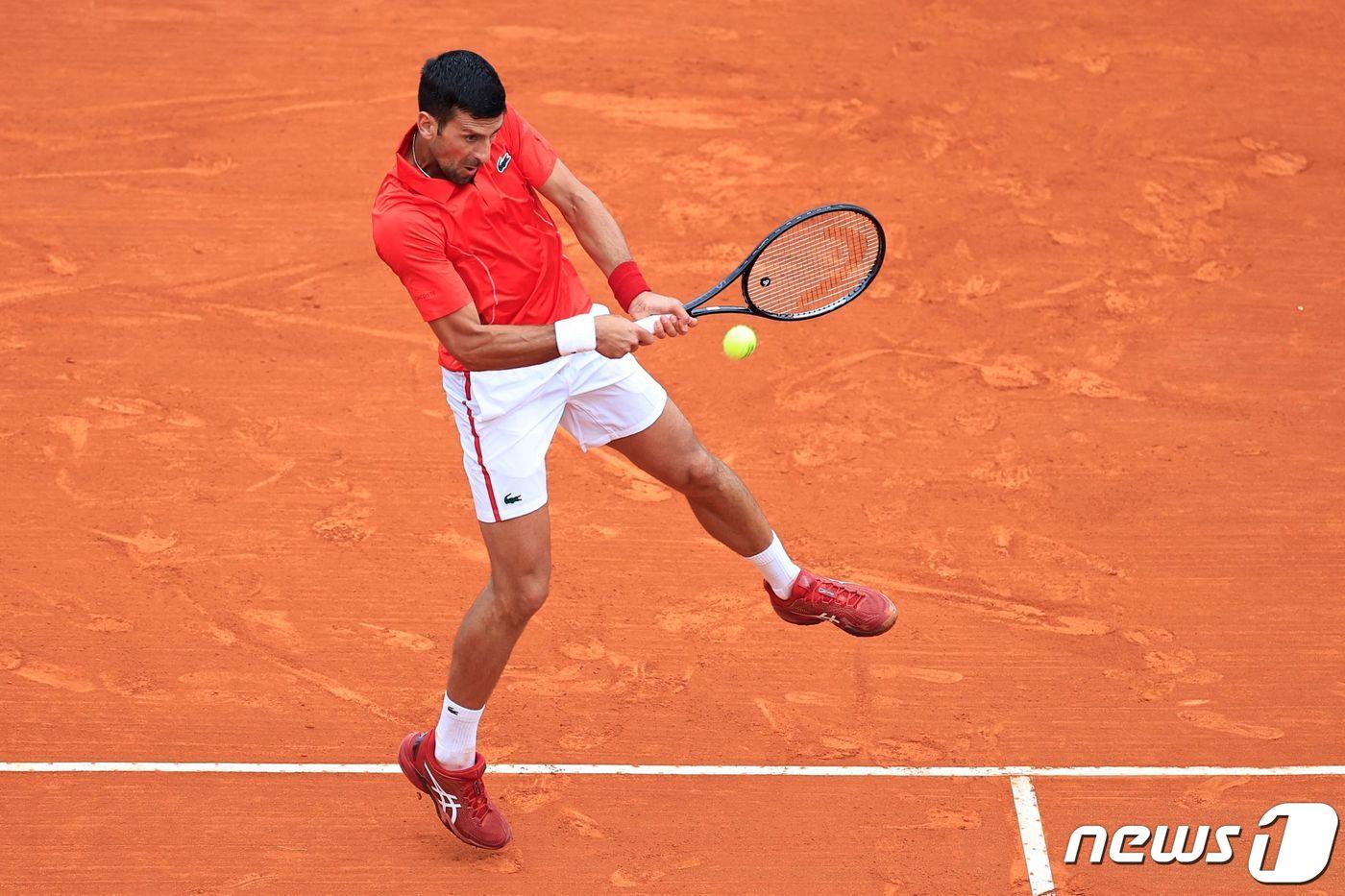 본문 이미지 - ATP 투어 롤렉스 몬테카를로 마스터스 단식 3회전에 진출한 조코비치. ⓒ AFP=뉴스1