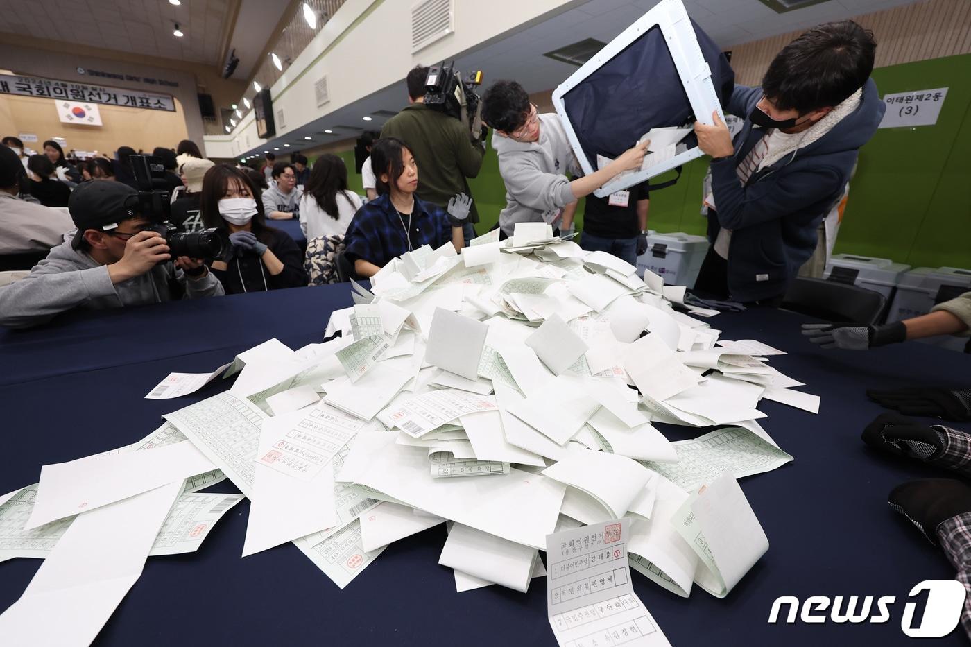 본문 이미지 - 제22대 국회의원 선거 개표소. ⓒ News1 김민지 기자