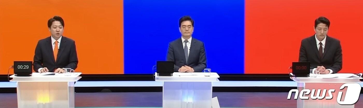  <strong>중앙선거방송토론위원회 주관 후보자 토론회 방송 화면 캡처. 왼쪽부터 이준석 후보, 공영운 후보, 한정민 후보. </strong>