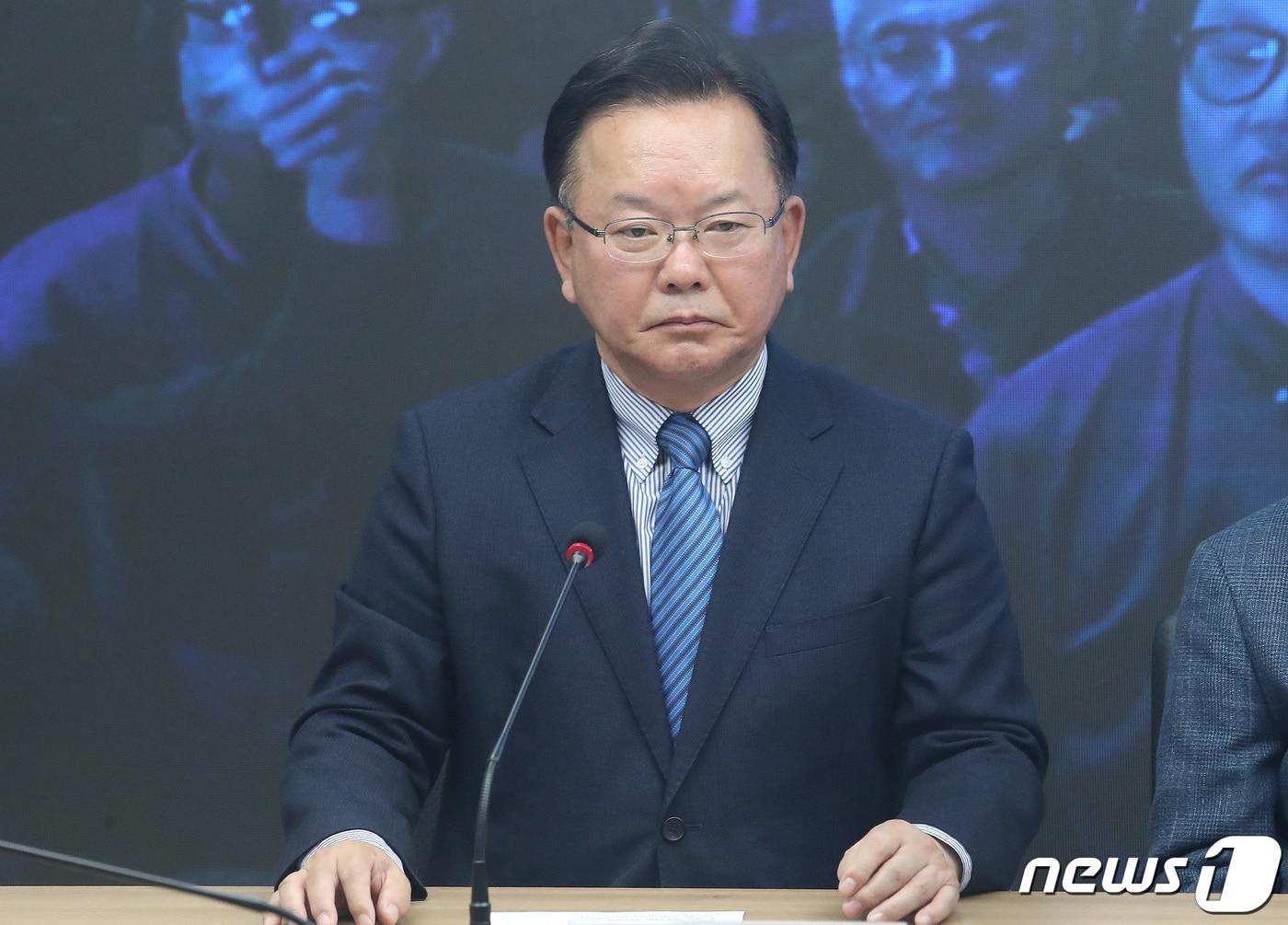 본문 이미지 - 김부겸 더불어민주당 상임공동선거대책위원장이 11일 오전 서울 여의도 민주당 중앙당사에서 열린 더불어민주당·더불어민주연합 제12차 합동 중앙선거대책위원회의 겸 선대위 해단식에서 발언을 하고 있다. 2024.4.11/뉴스1 ⓒ News1 임세영 기자