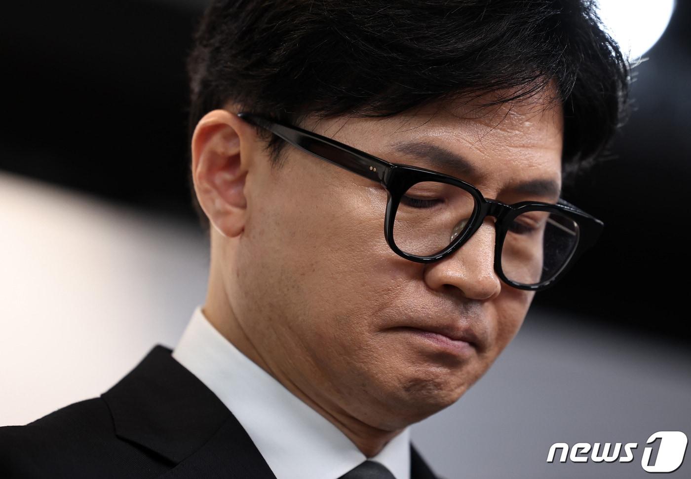 본문 이미지 - 한동훈 국민의힘 비상대책위원장 겸 총괄선거대책위원장이 11일 오전 서울 여의도 중앙당사에서 총선 결과에 따른 위원장직 사퇴 입장을 밝히고 있다. 2024.4.11/뉴스1 ⓒ News1 구윤성 기자