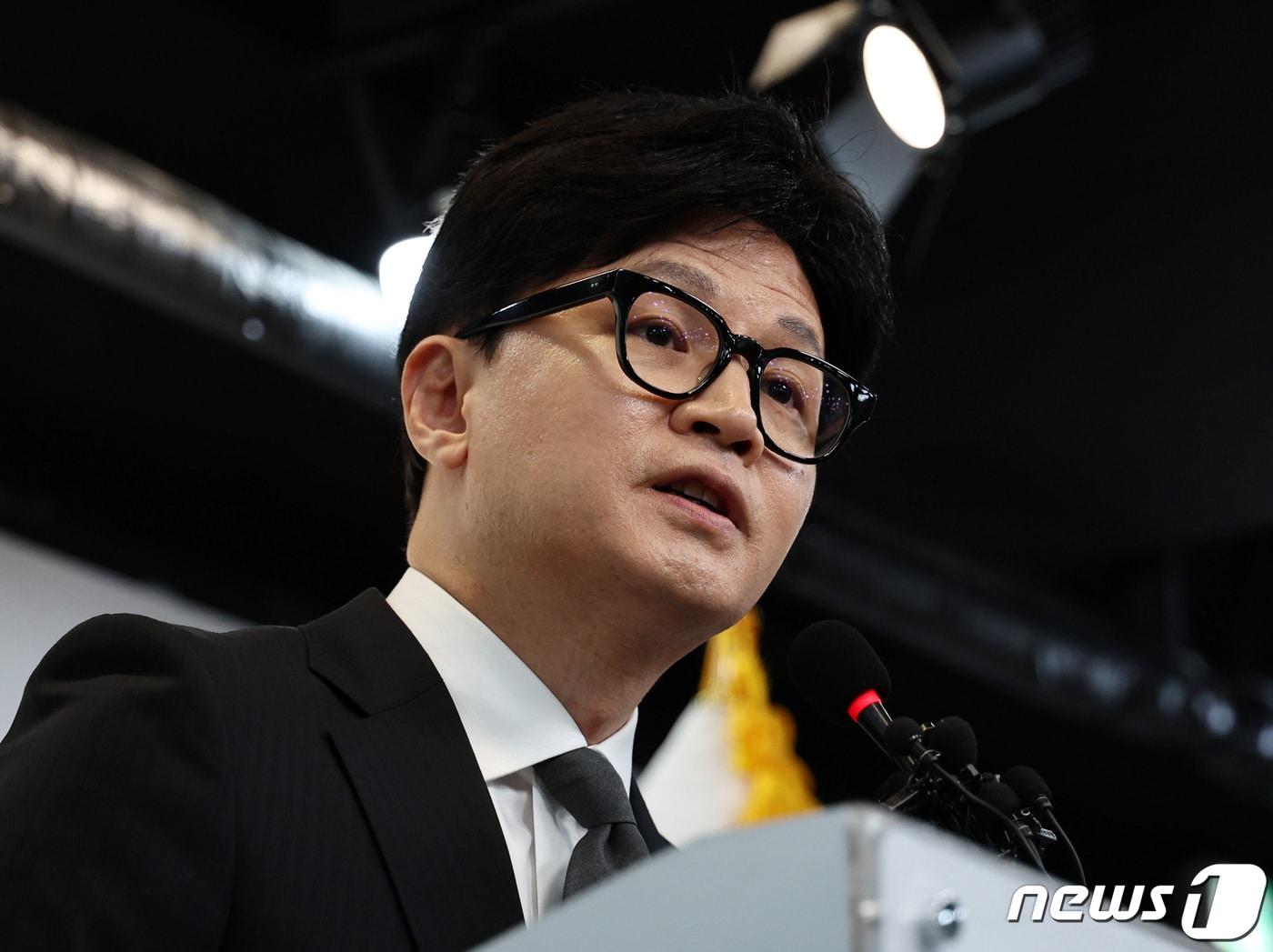 본문 이미지 - 한동훈 전 국민의힘 비상대책위원장이 서울 여의도 중앙당사에서 총선 결과에 대한 입장을 밝히고 있다. 2024.4.11/뉴스1 ⓒ News1 구윤성 기자