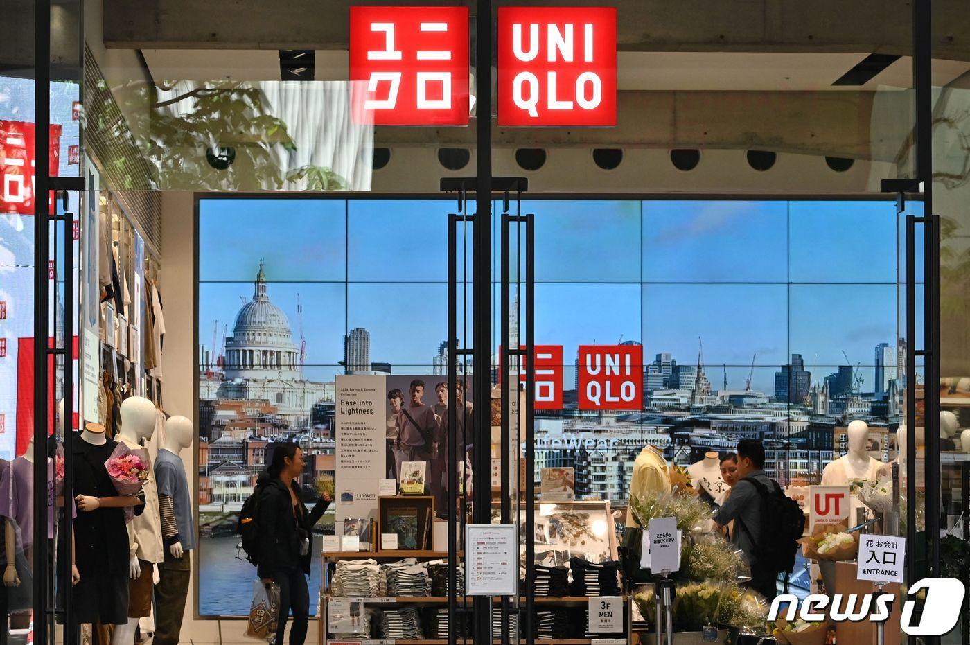 본문 이미지 - 유니클로 매장의 내부 모습. 2024.04.11 ⓒ AFP=뉴스1