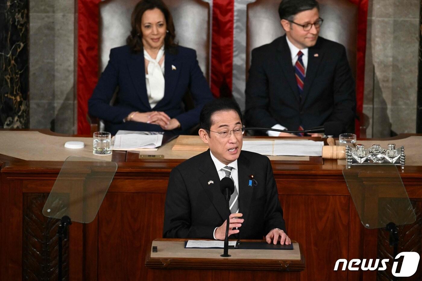 본문 이미지 - 11일(현지시간) 미국 워싱턴 국회의사당에서 열린 상·하원 합동회의에서 연설하고 있다. 그는 미국이 계속해서 국제 무대에서 중추적인 역할을 맡아야 한다고 주장했다. 2024.04.11/ ⓒ AFP=뉴스1 ⓒ News1 권진영 기자