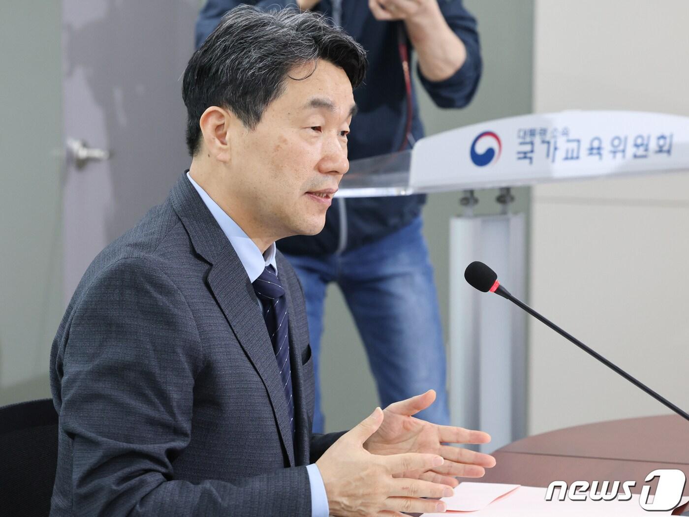 본문 이미지 - 이주호 사회부총리 겸 교육부 장관이 12일 서울 종로구 정부서울청사에서 열린 제1차 교육발전특구 자문위원회 회의에서 인사말을 하고 있다. 2024.4.12/뉴스1 ⓒ News1 허경 기자